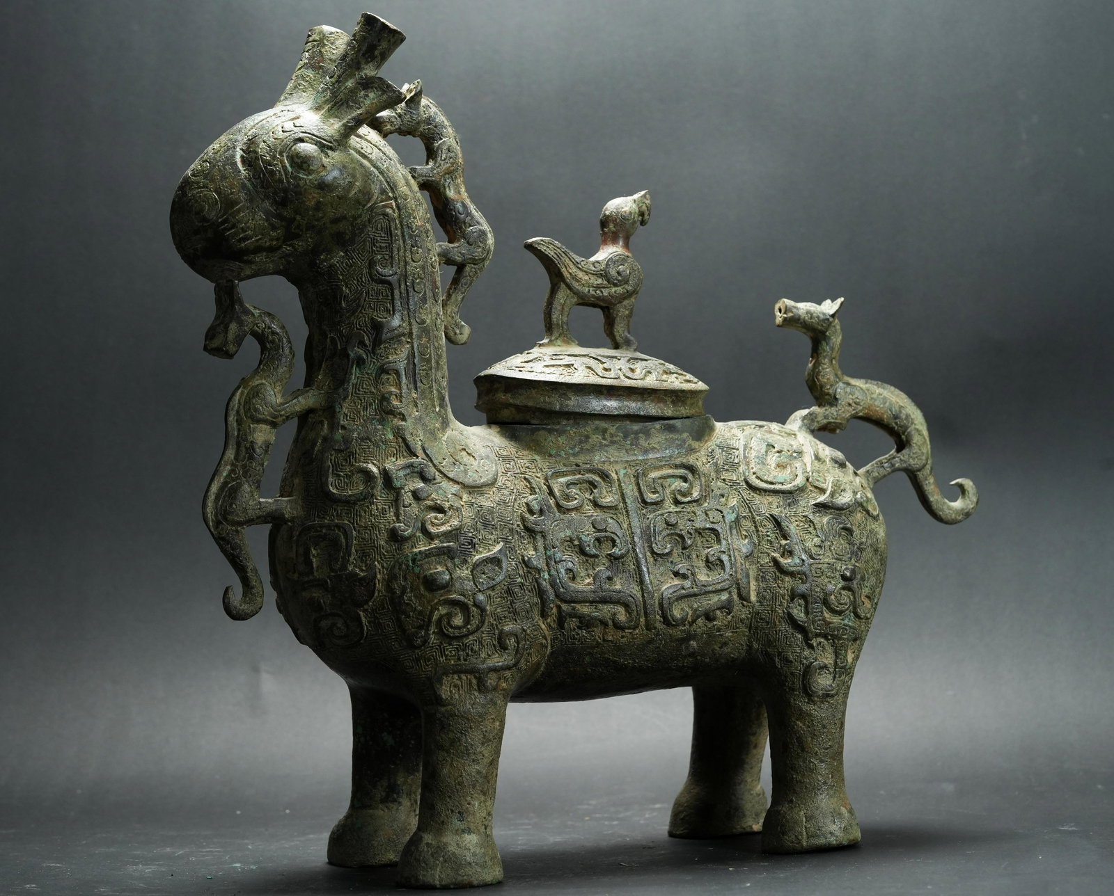 Chinese large bronze vessel (1 of 6)