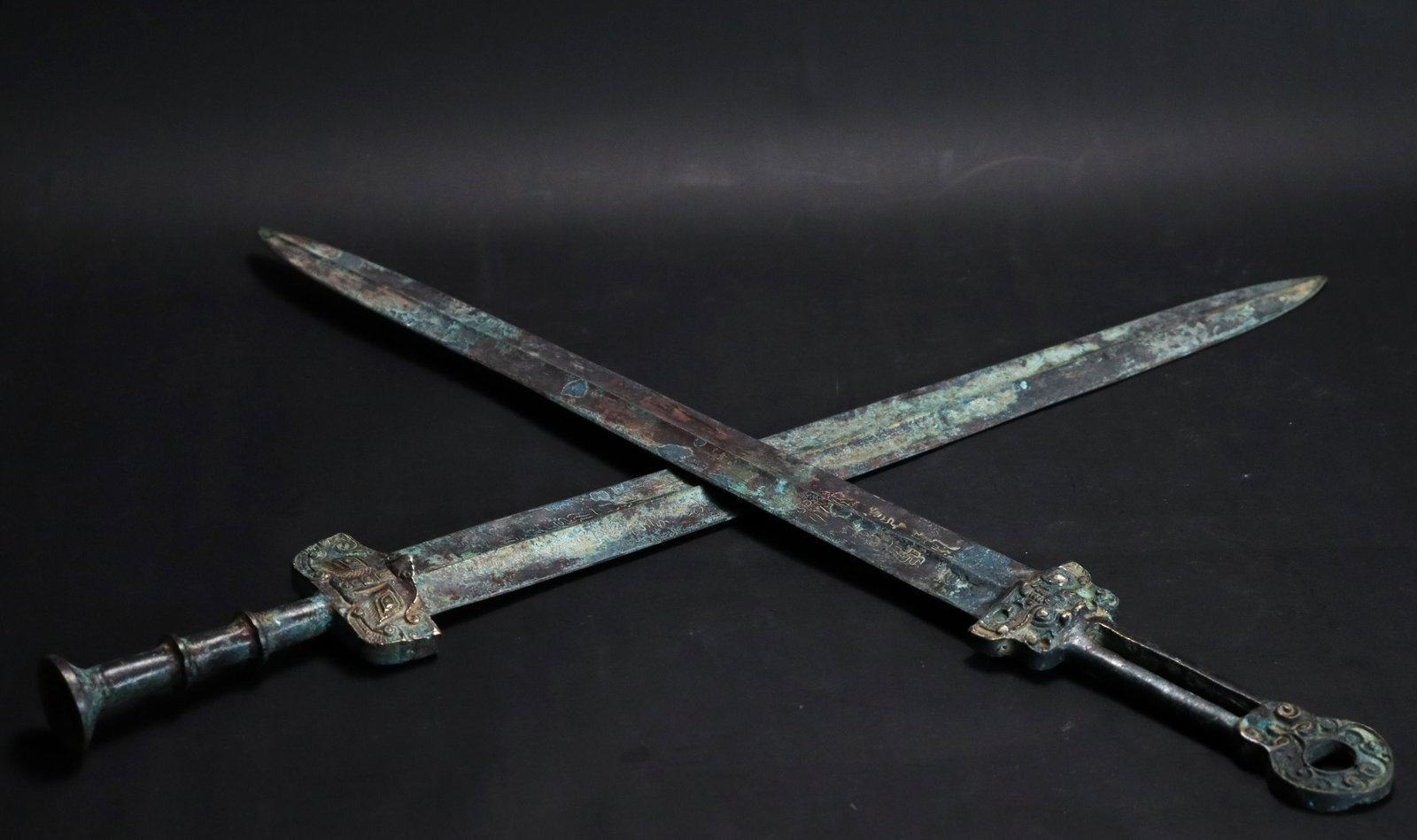 2 pcs Chinese bronze sword (1 of 9)