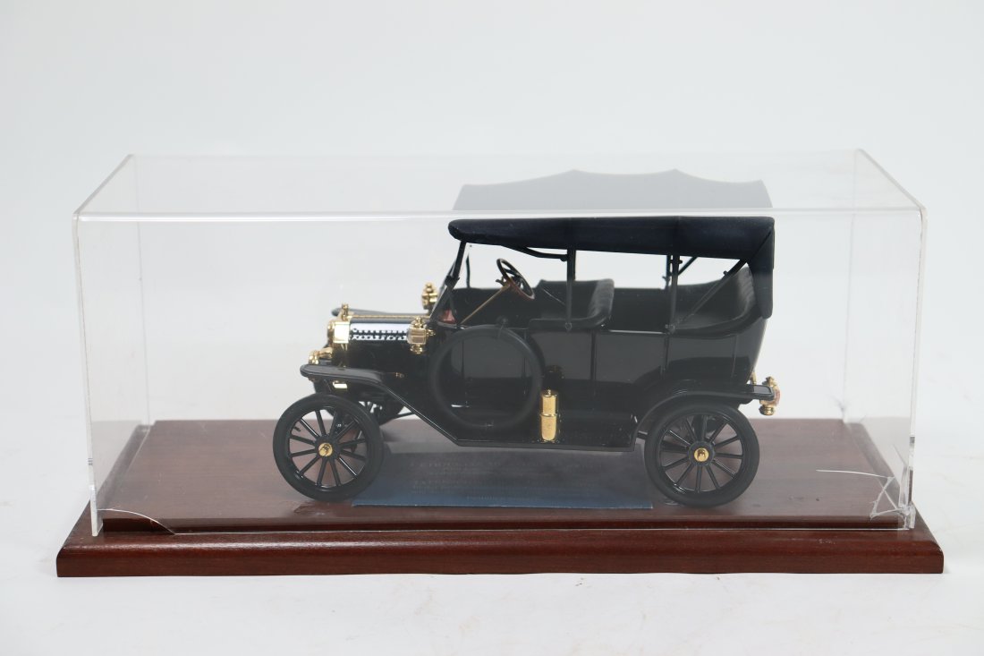 Vintage car figure in box (1 of 4)