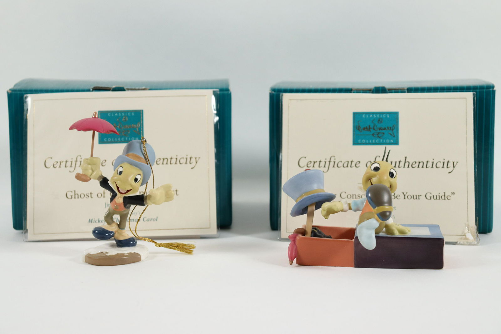 2 pcs WDC Cricket figurines (1 of 10)