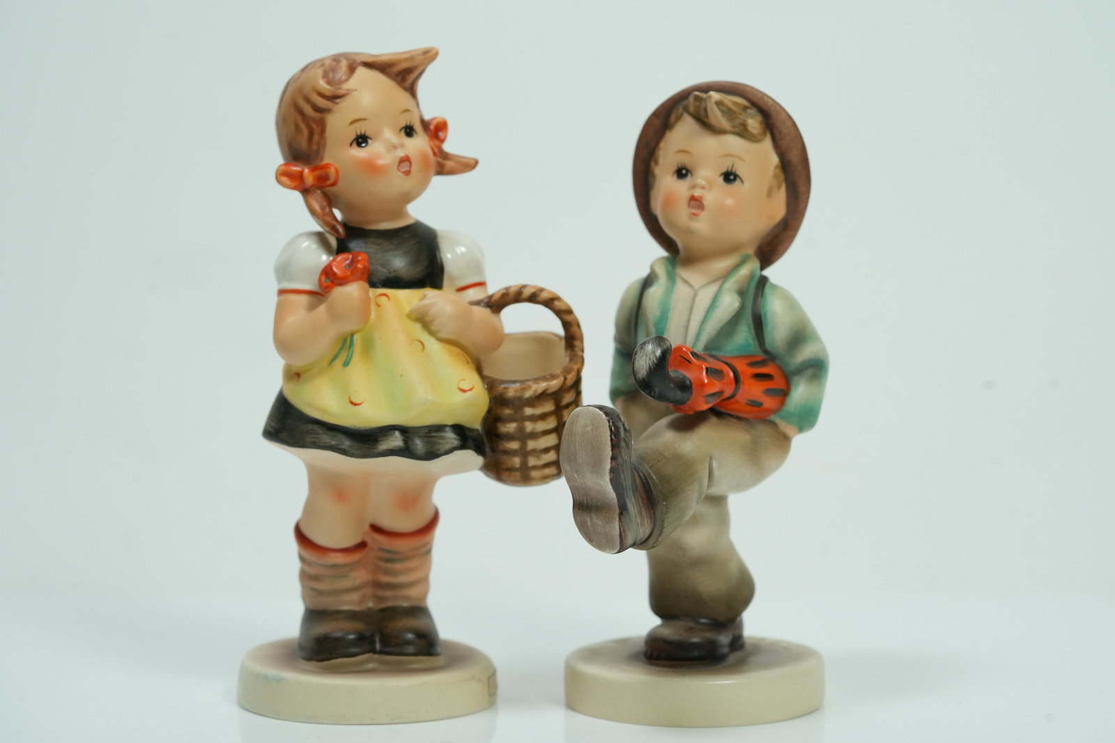 2 pcs Goebel Hummels (1 of 7)