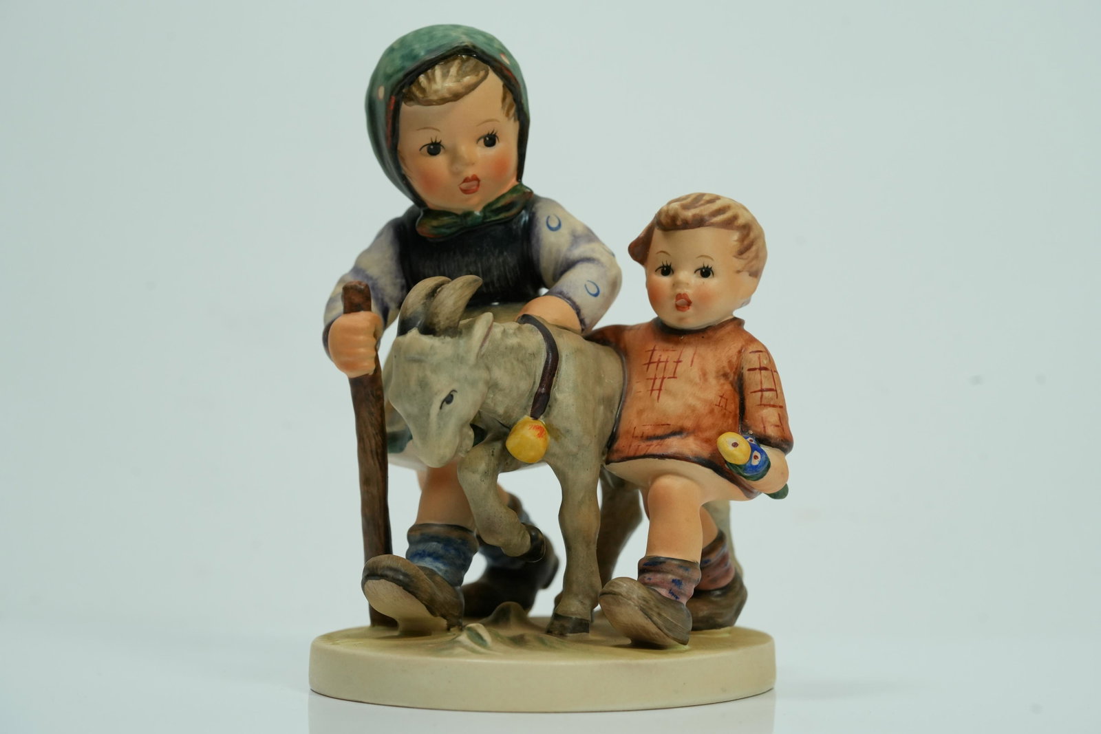 Vintage Hummel figurine: A vintage Hummel figurine, dated 1975, W. Germany. H: 5.75" x W: 4."
