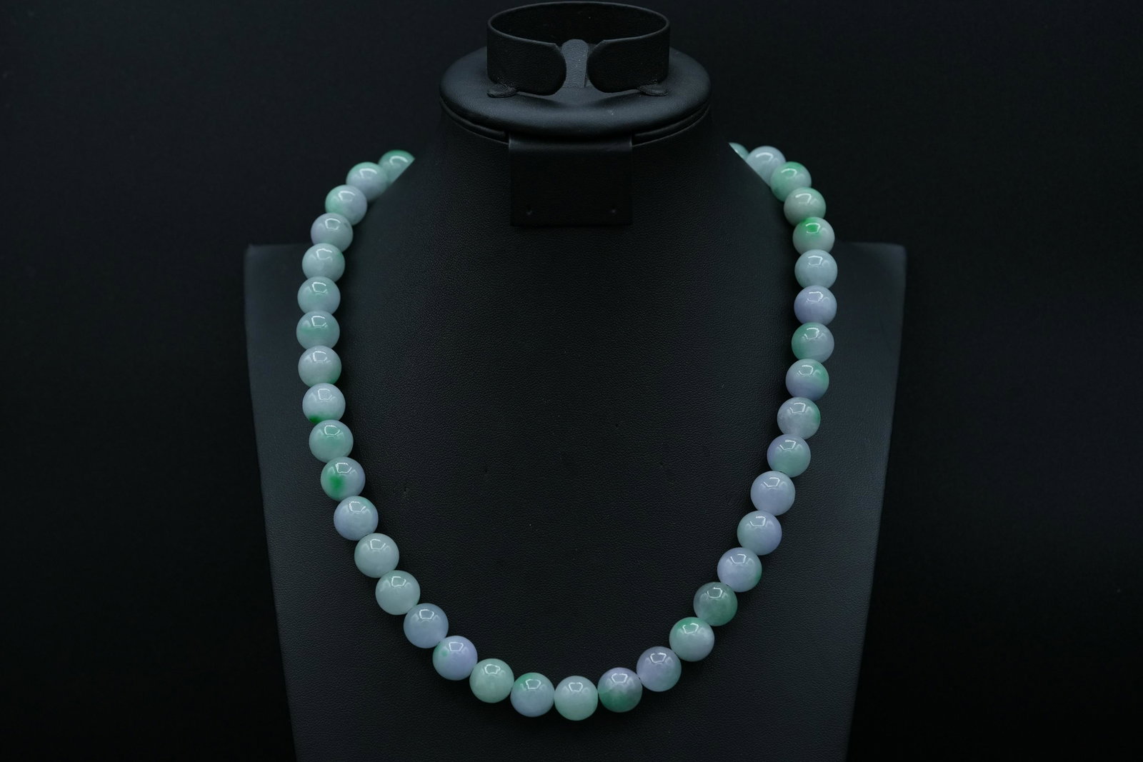 Chinese jadeite round necklace (1 of 6)