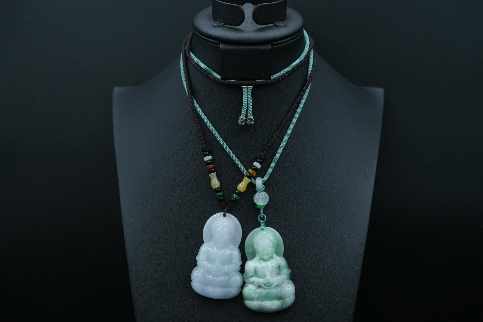 2 pcs Chinese jadeite pendants (1 of 6)