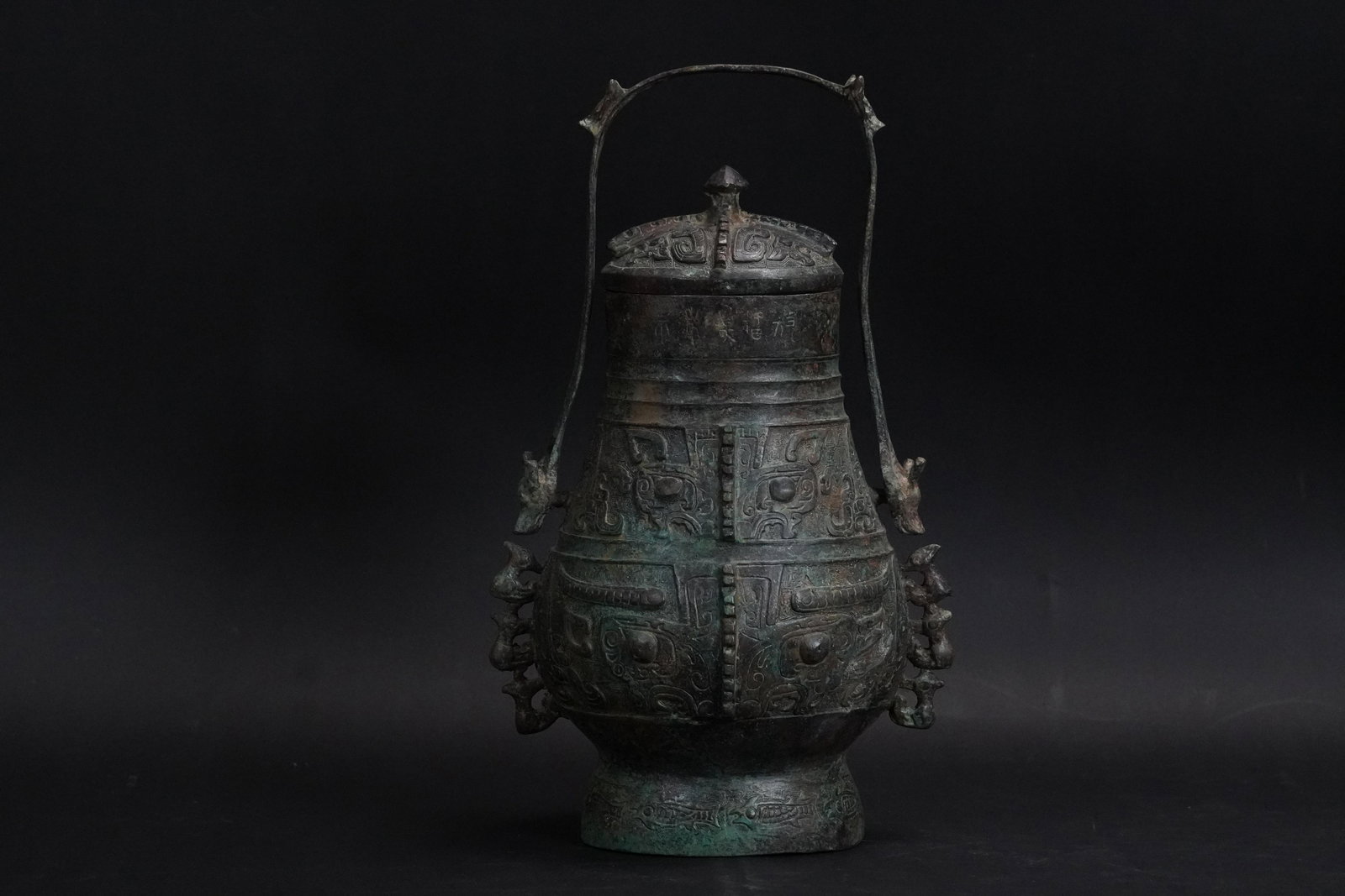 Chinese large bronze vessel (1 of 7)