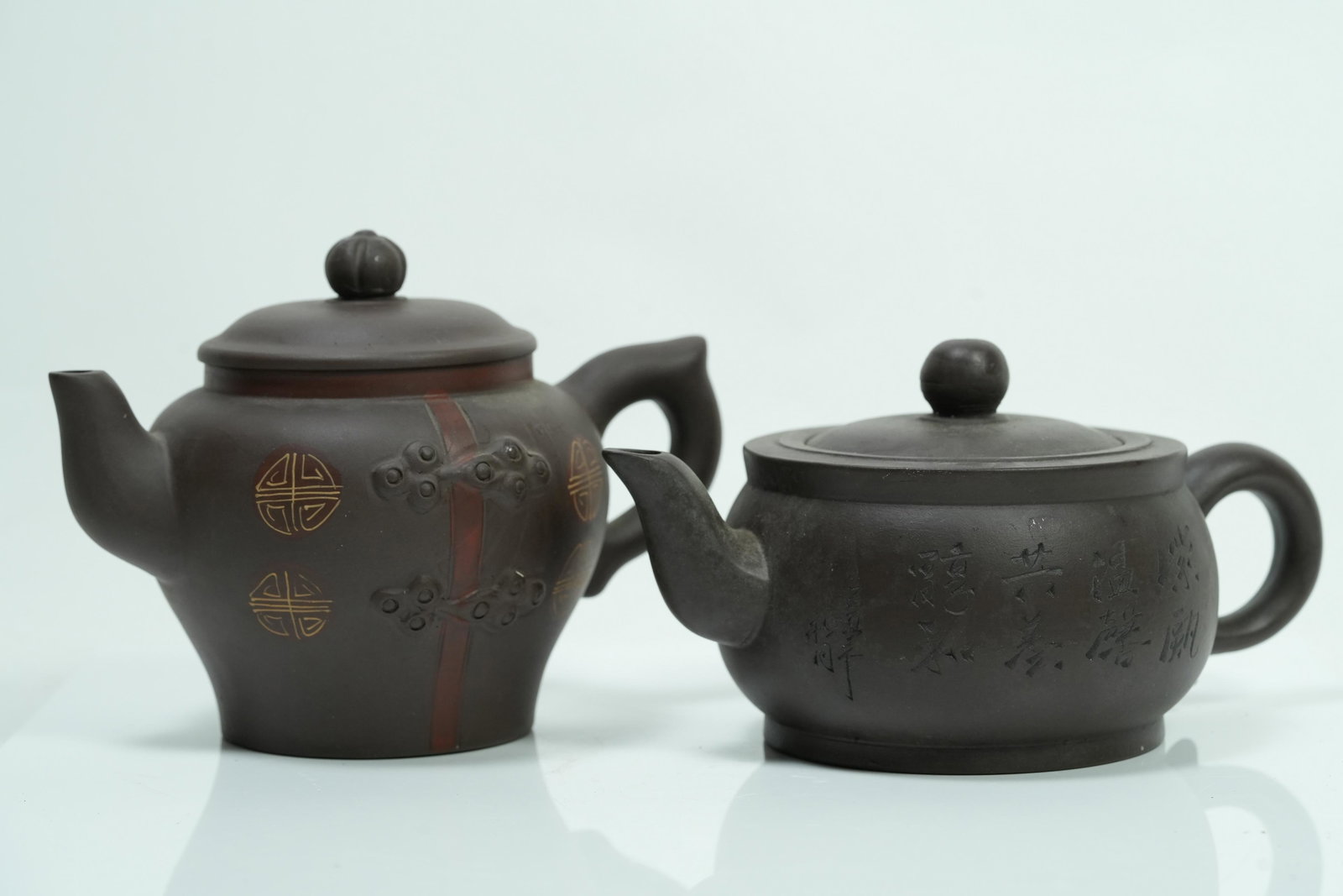 2 pcs Chinese dark clay teapots (1 of 7)