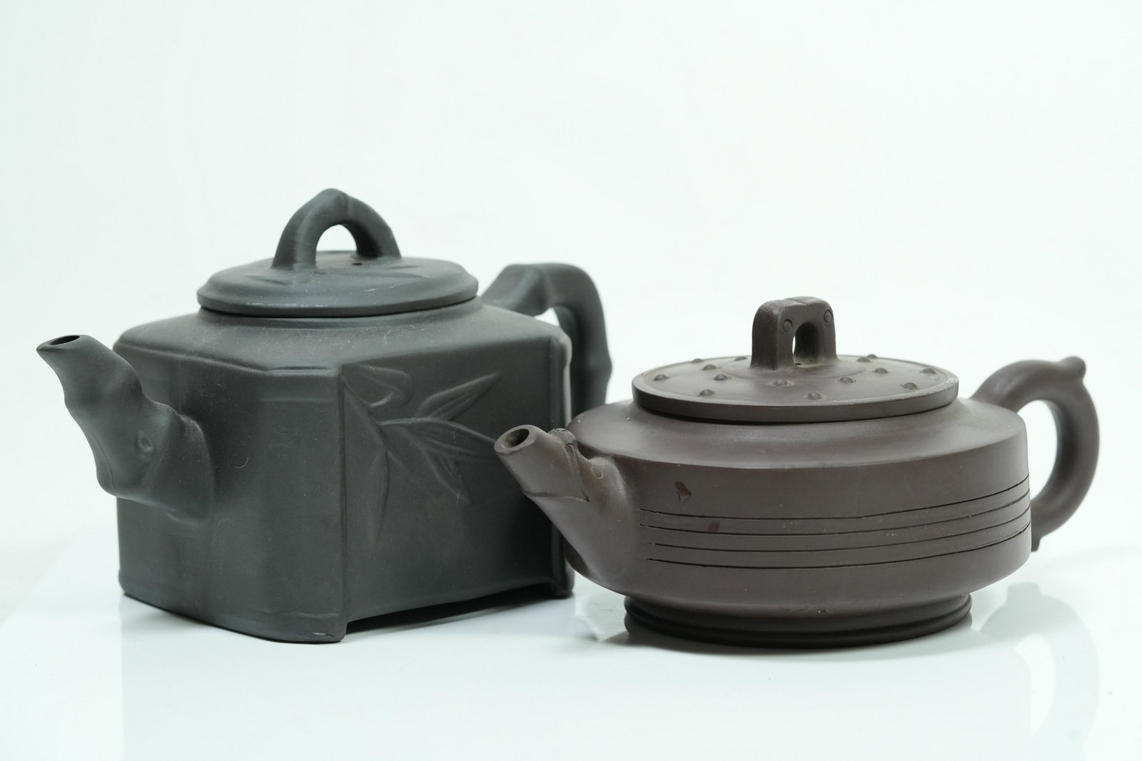 2 pcs Chinese dark clay teapots (1 of 7)
