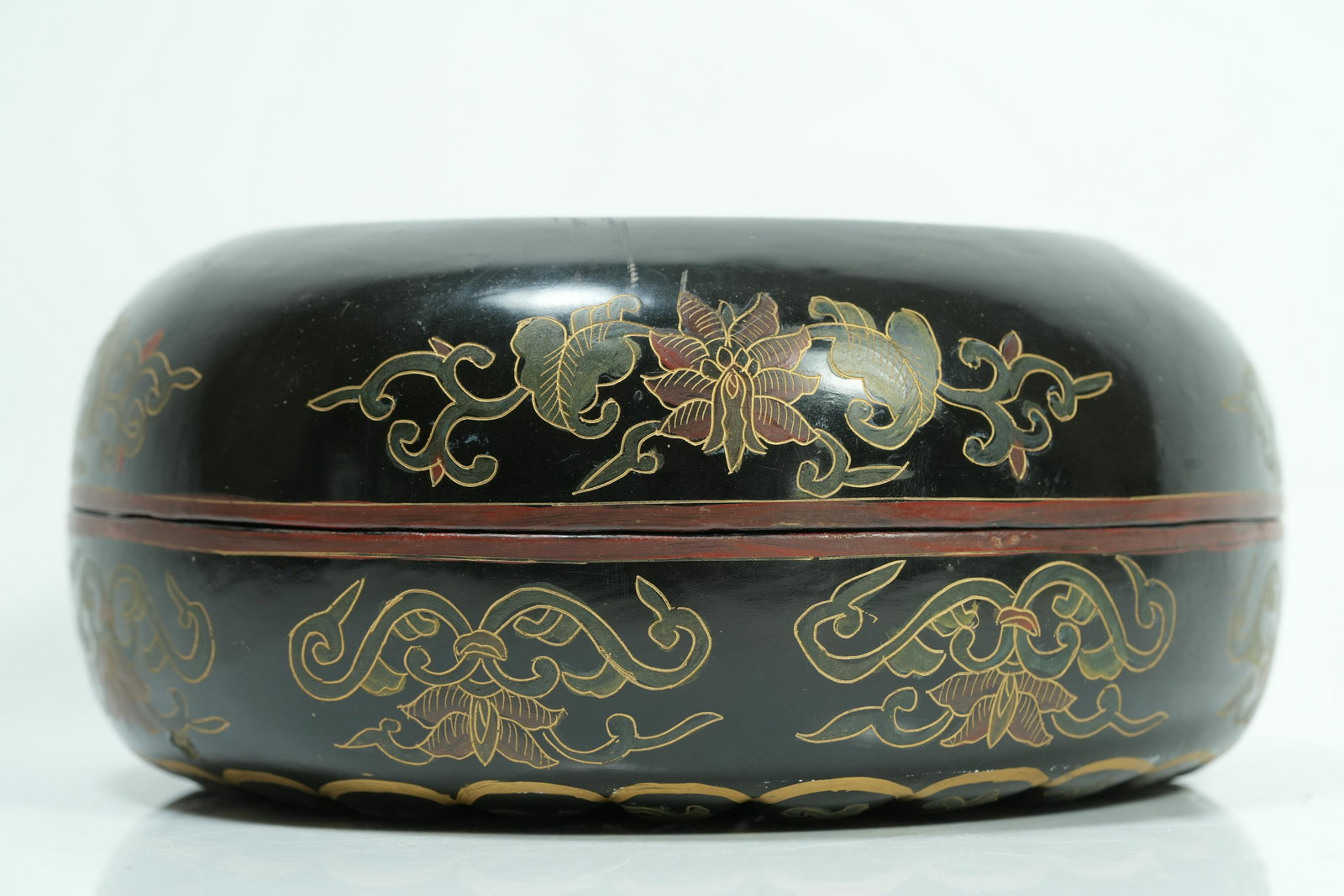 Chinese round wooden box (1 of 7)