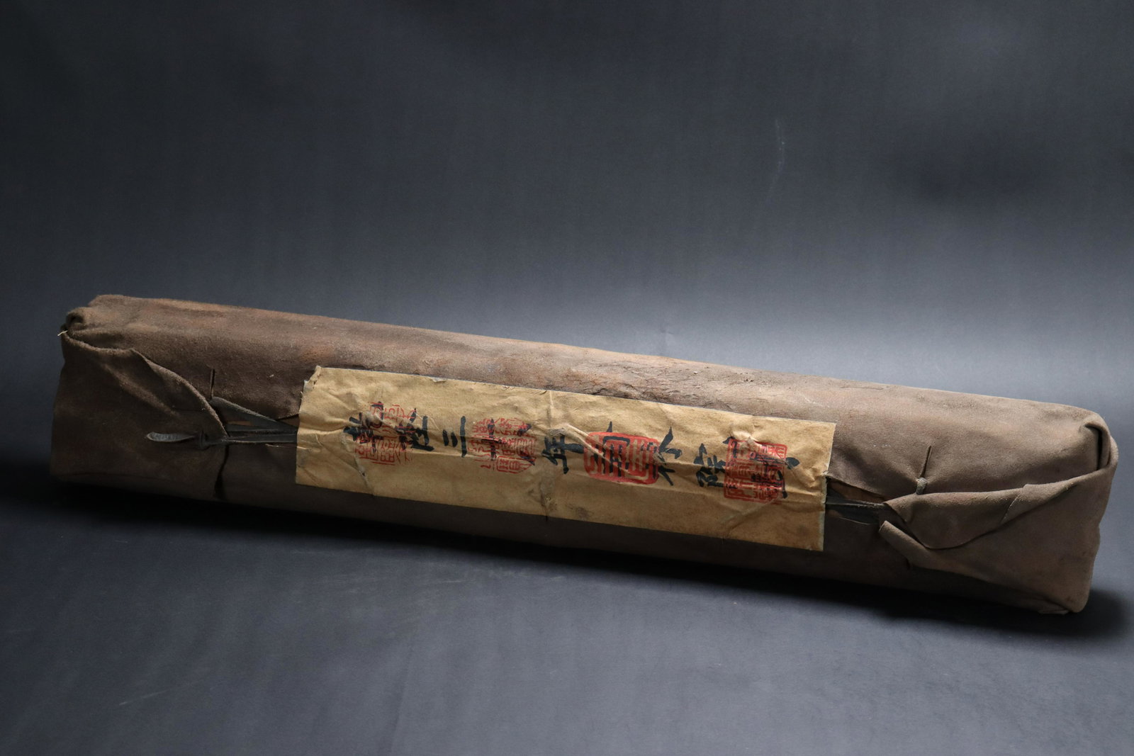 Lots of Chinese scrolls (1 of 6)