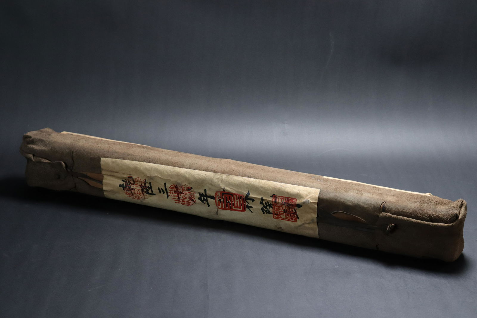 Lots of Chinese scrolls (1 of 6)