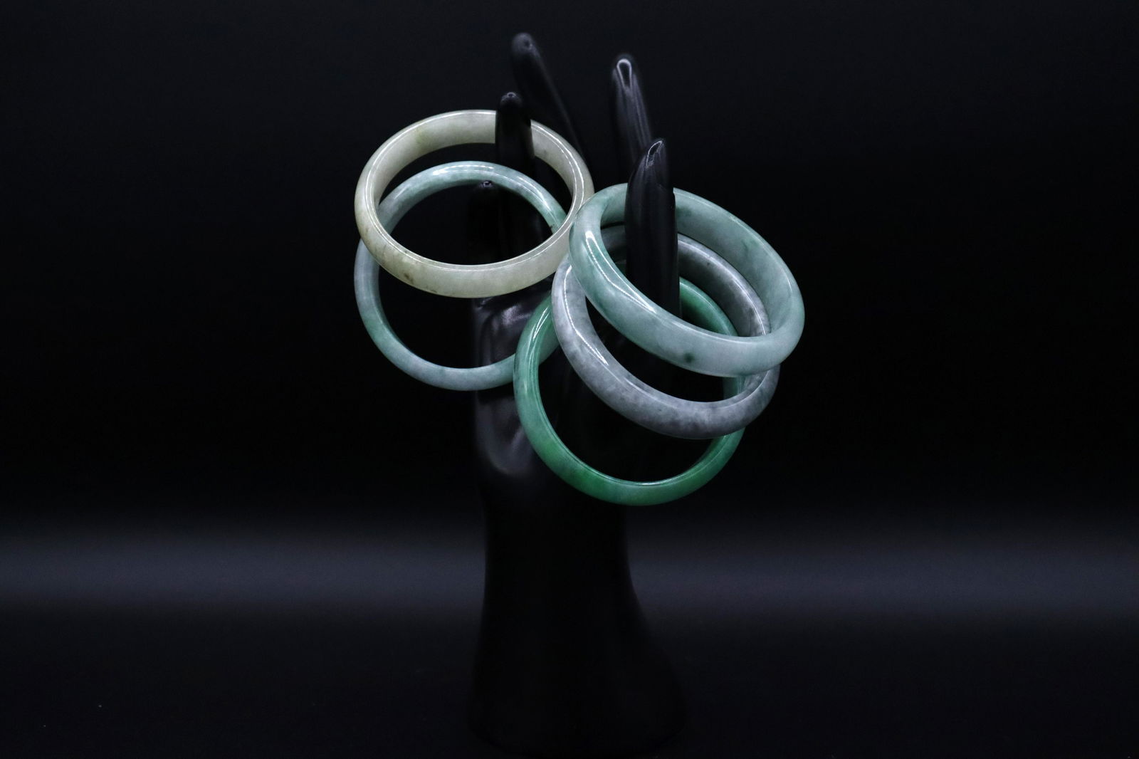 5 pcs Chinese jadeite bangle: 5 pcs Chinese jadeite round bangle.