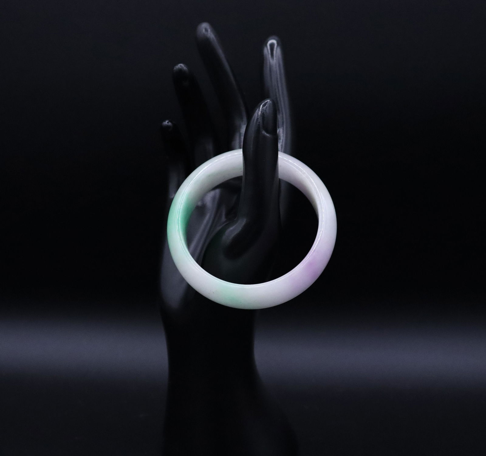 Chinese fine jadeite bangle: Chinese fine jadeite round bangle. Condition selling it as is. Inside D: 2.25."