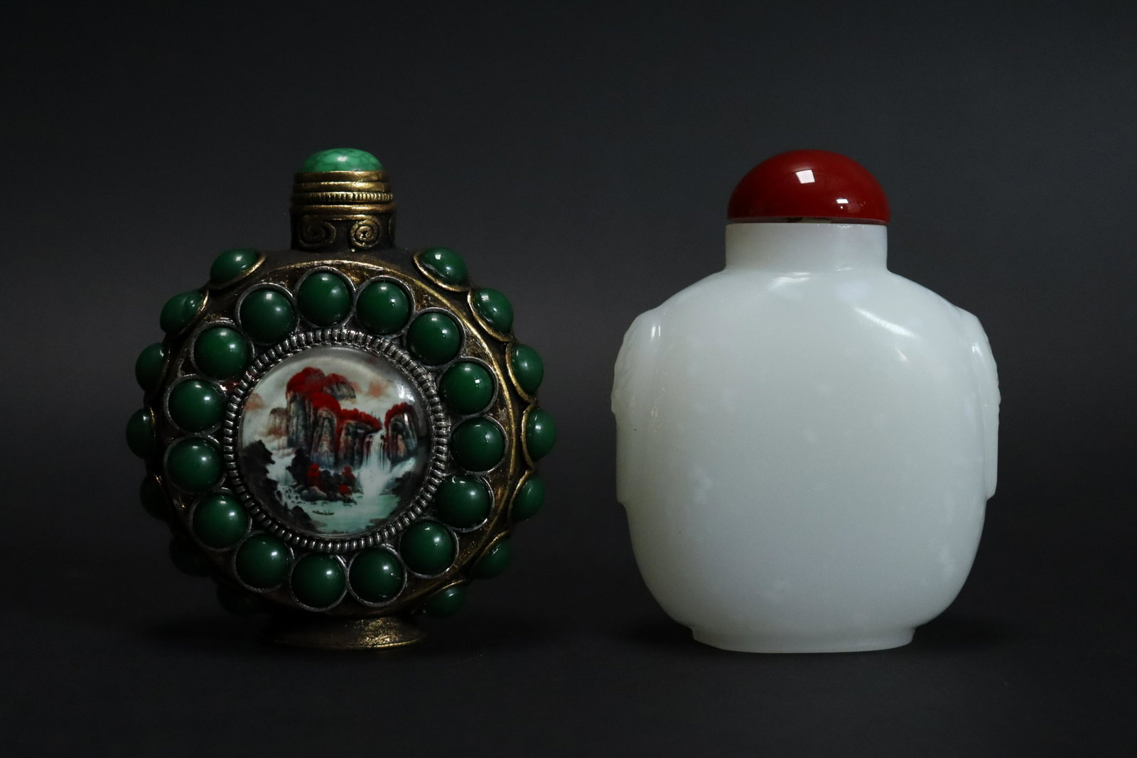 2 pcs Chinese snuff bottles: 2 pcs Chinese snuff bottles. Largest H: 3.35" x W: 2.45."