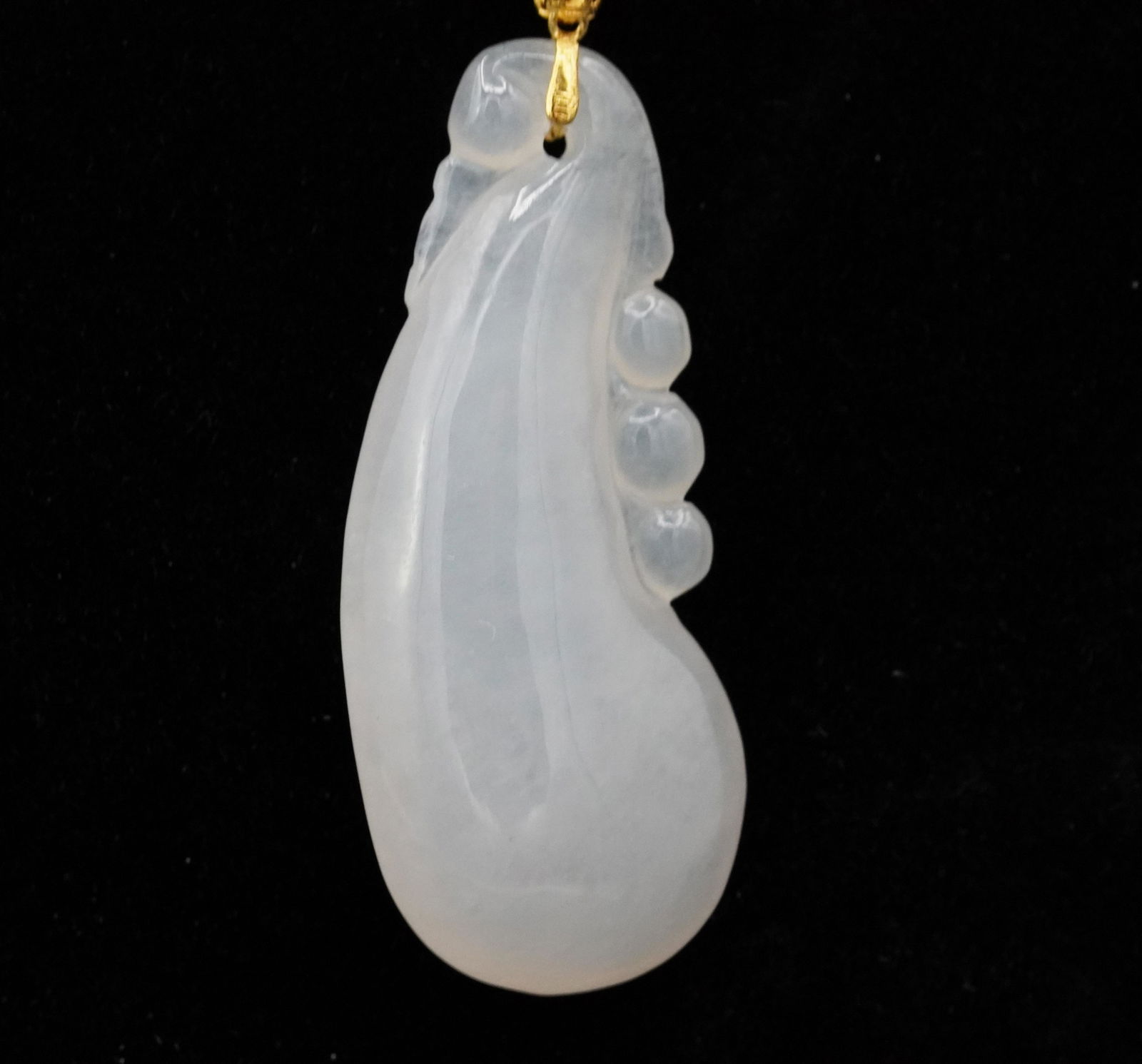 Chinese 18 KT jadeite pendant: Chinese 18 KT jadeite pendant.Necklace itself is not gold