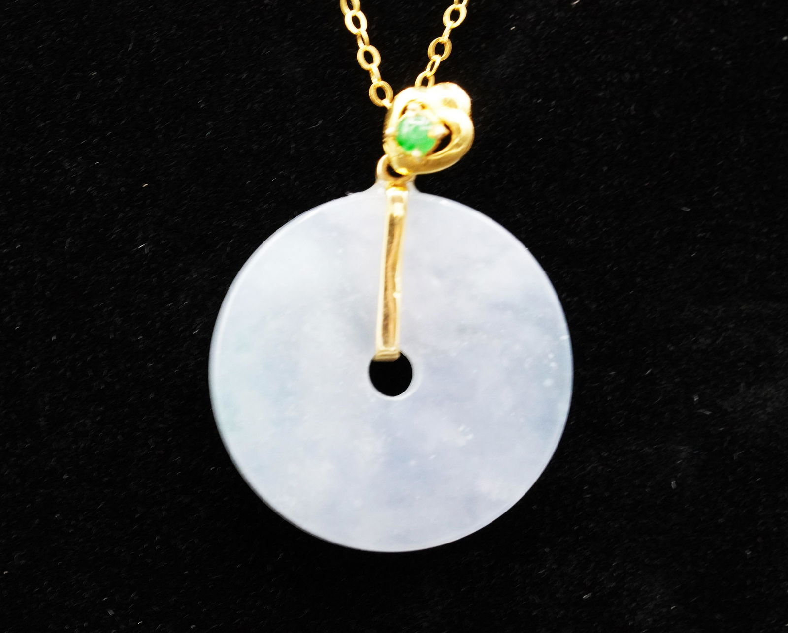 Chinese 18 KT jadeite pendant: Chinese 18 KT jadeite pendant.Necklace itself is not gold