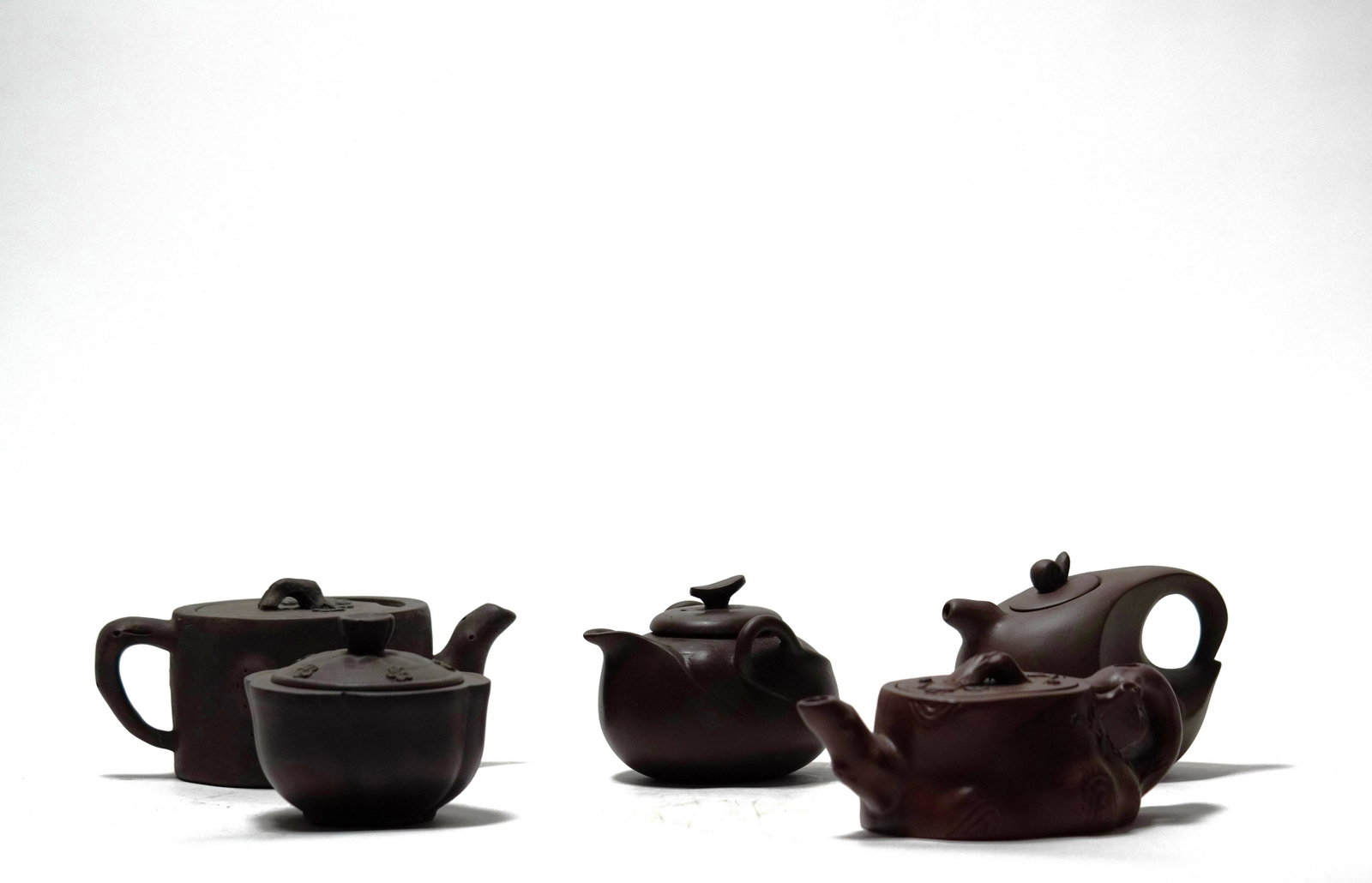 5 pcs Chinese clay teapot: 5 pcs Chinese fine clay teapot. H: 3" x W: 7."