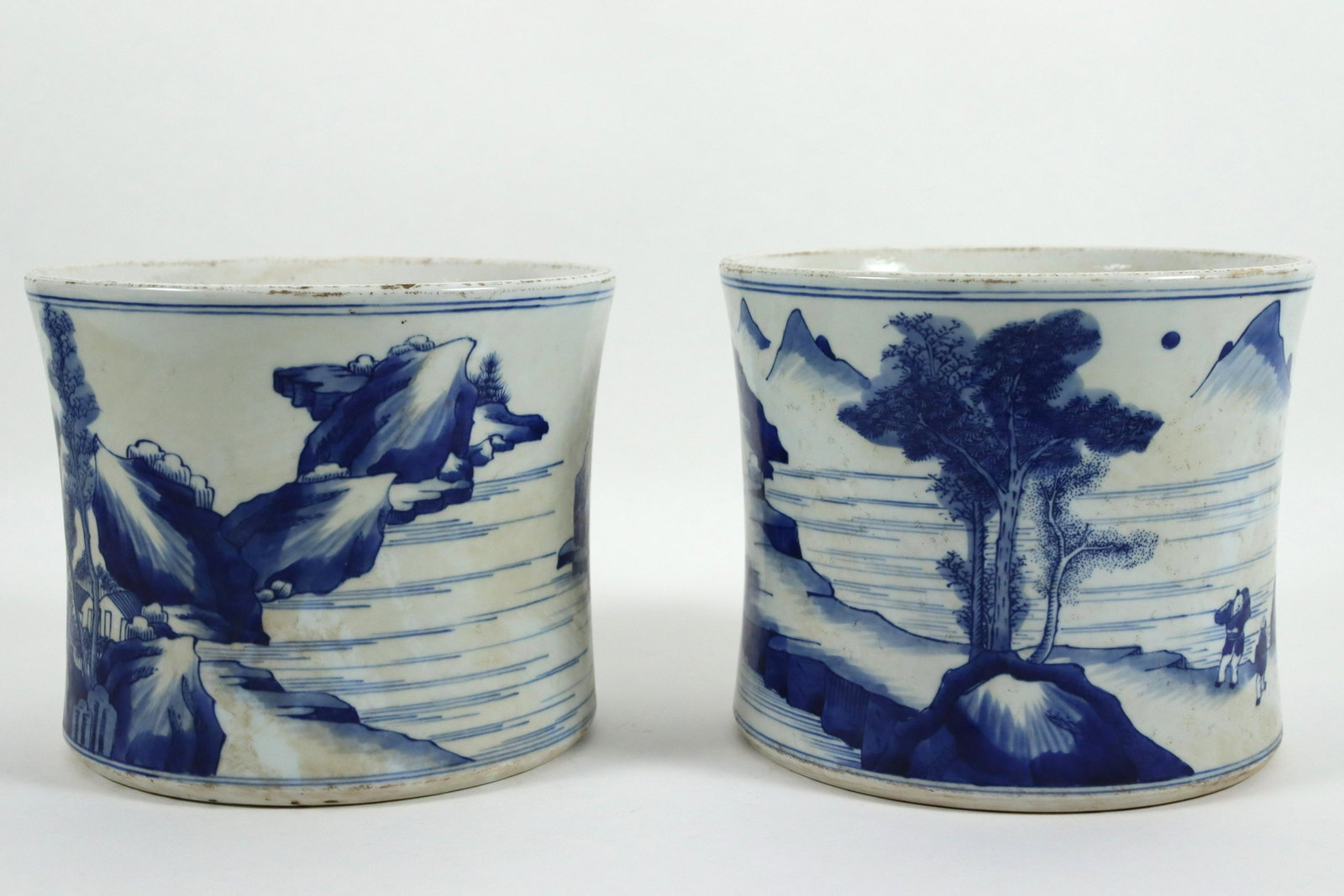 2 pcs Chinese b/w brush pot: 2 pcs Chinese fine blue and white brush pot. H: 6.5" x W: 7.25."
