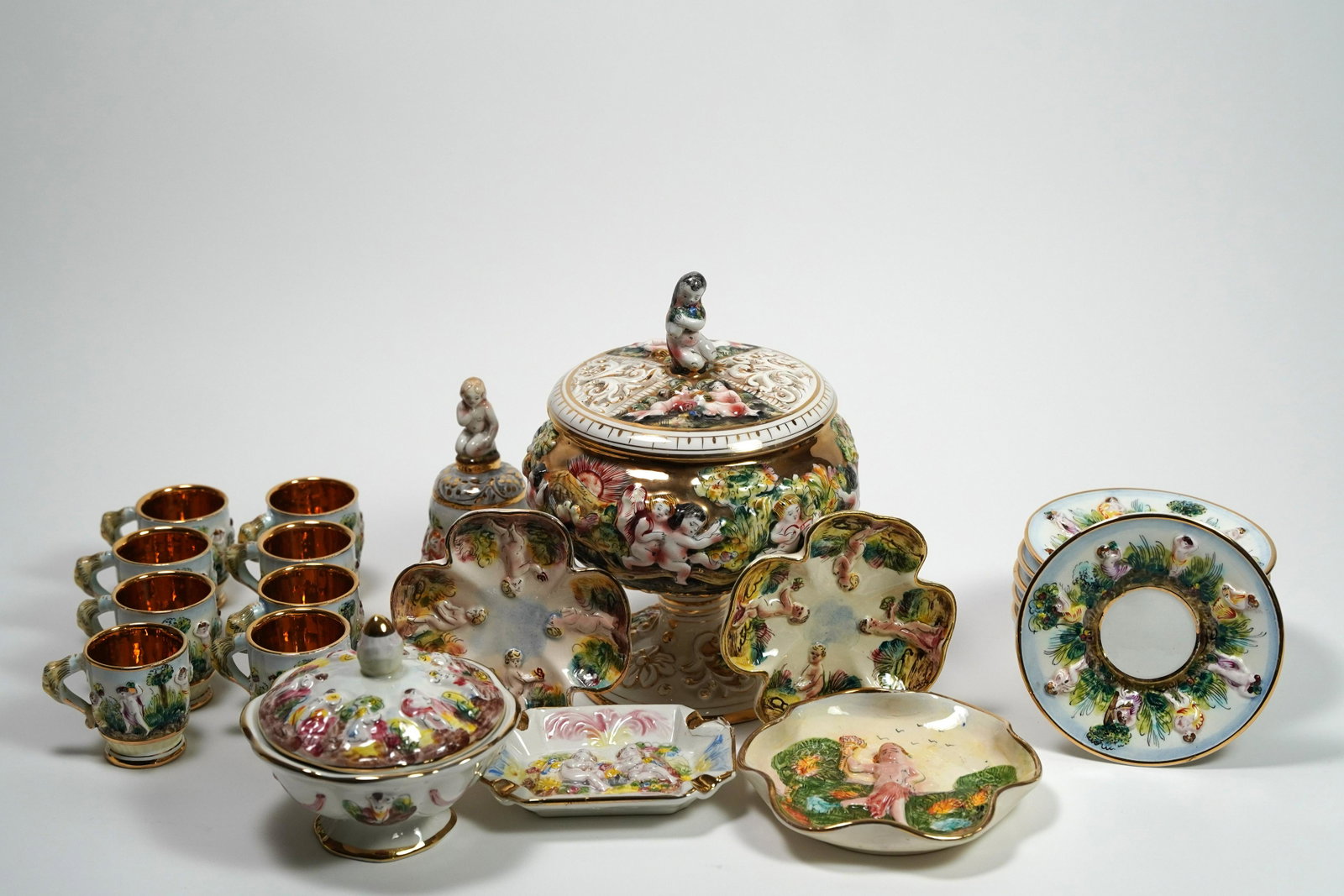 Lots of Capodimonte: Lots of Capodimonte wares, made in Italy.