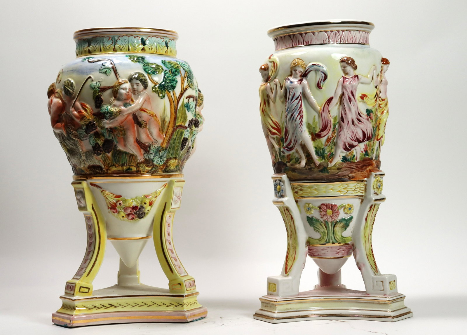 2 pcs R. Capodimonte jar: 2 pcs fine R. Capodimonte fine jars, made in Italy.