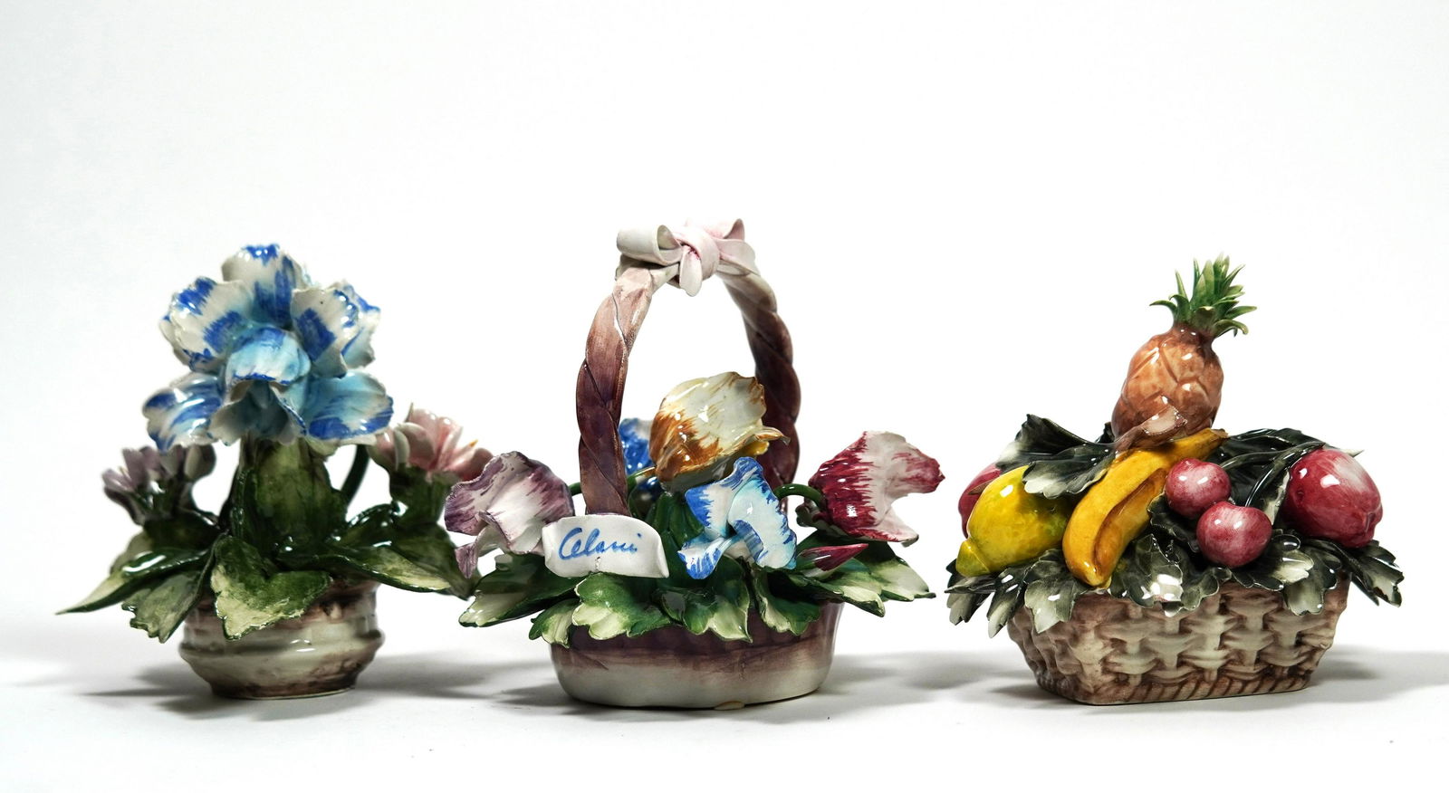 Lots Capodimonte flower baskets (1 of 11)