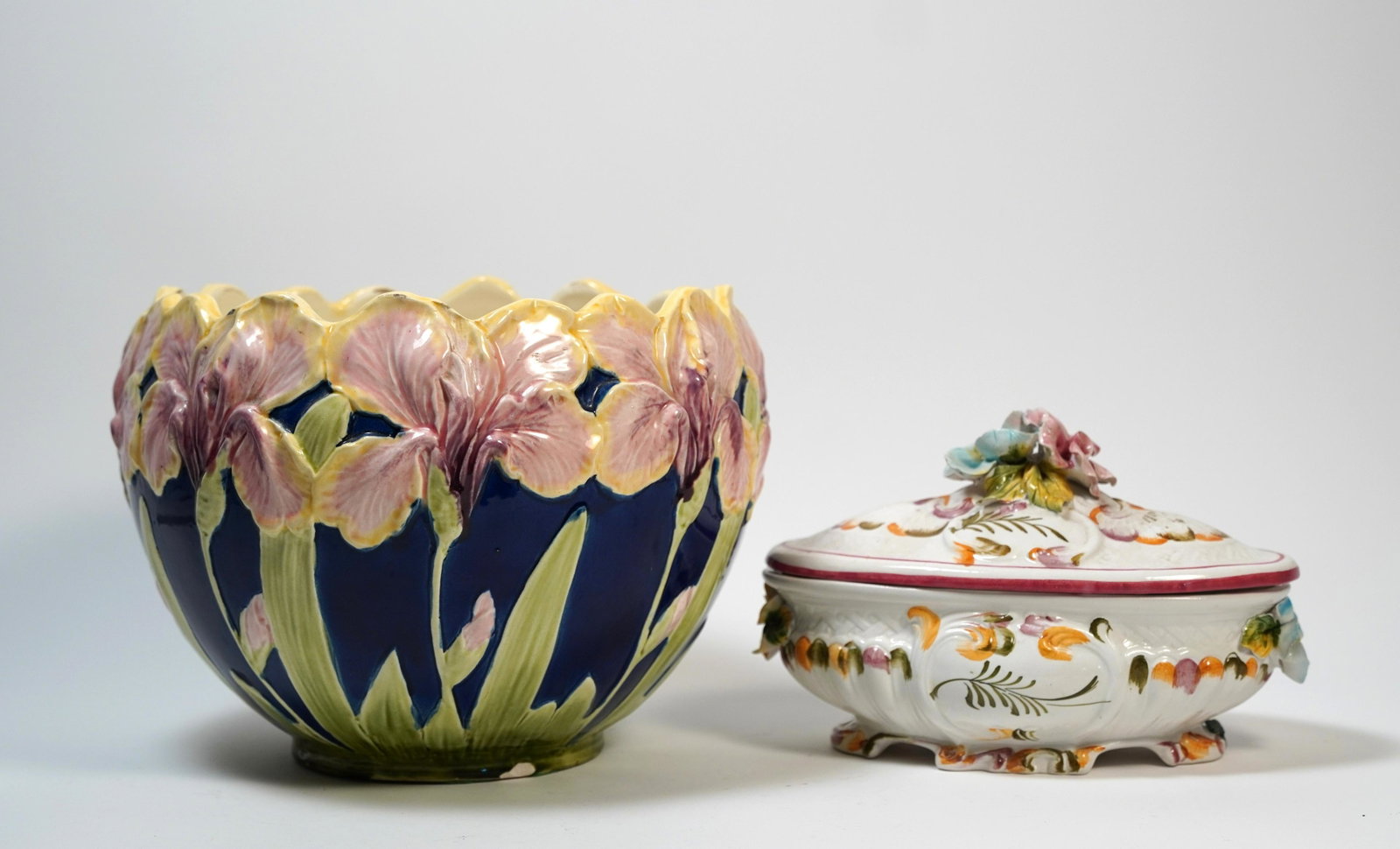 2 pcs large fine pot: 2 pcs large fine pot. Largest H: 9" x W: 5."