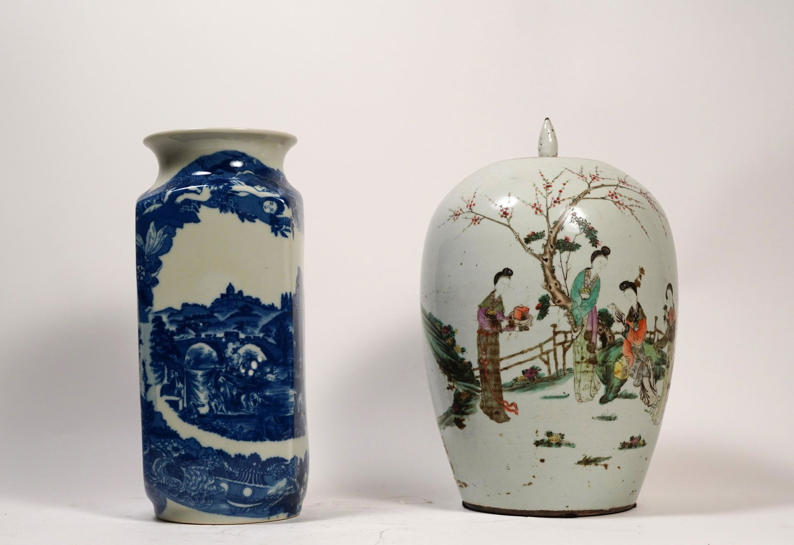 2 pcs Asian porcelain vase (1 of 10)