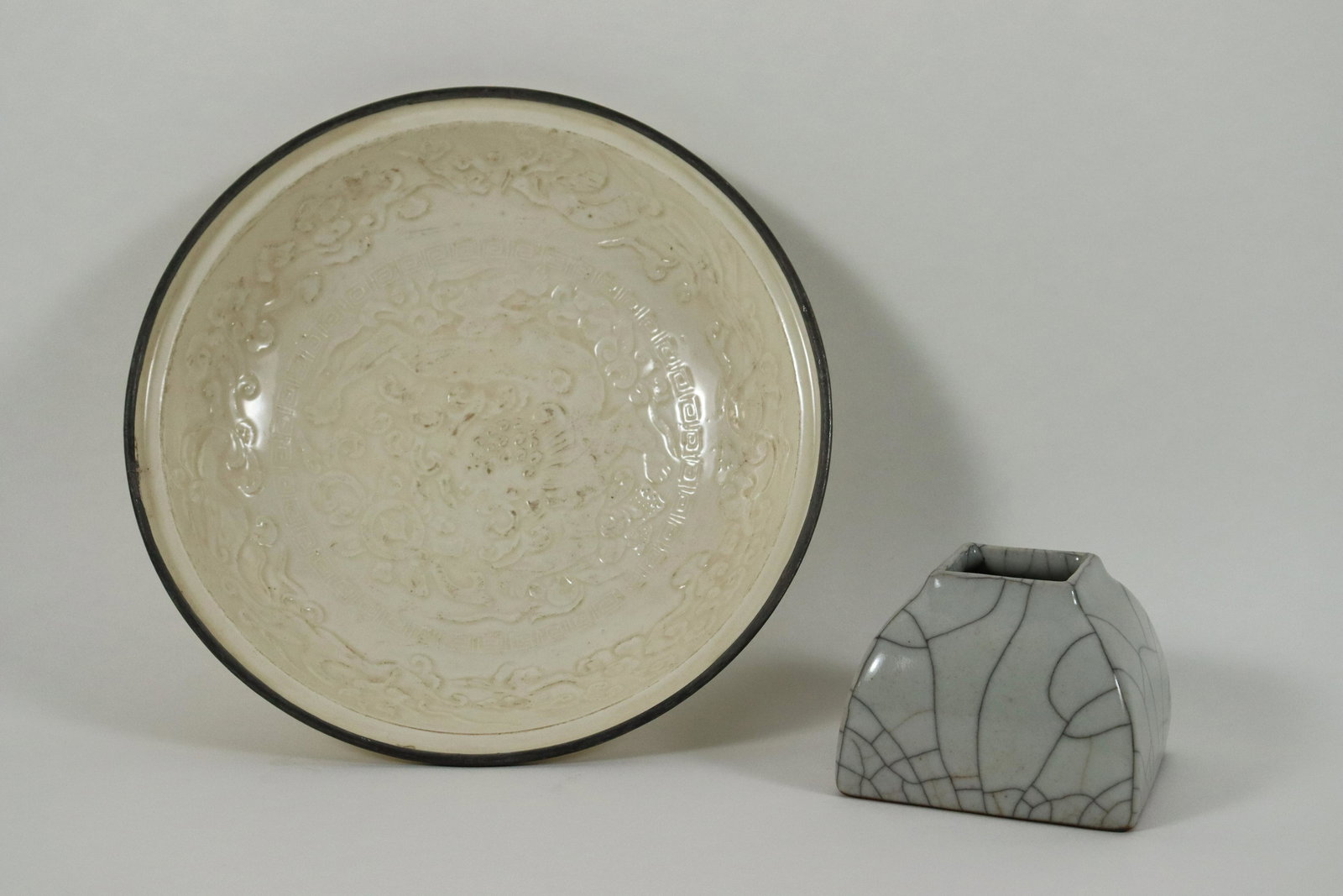 2 pcs Chinese porcelain items (1 of 9)