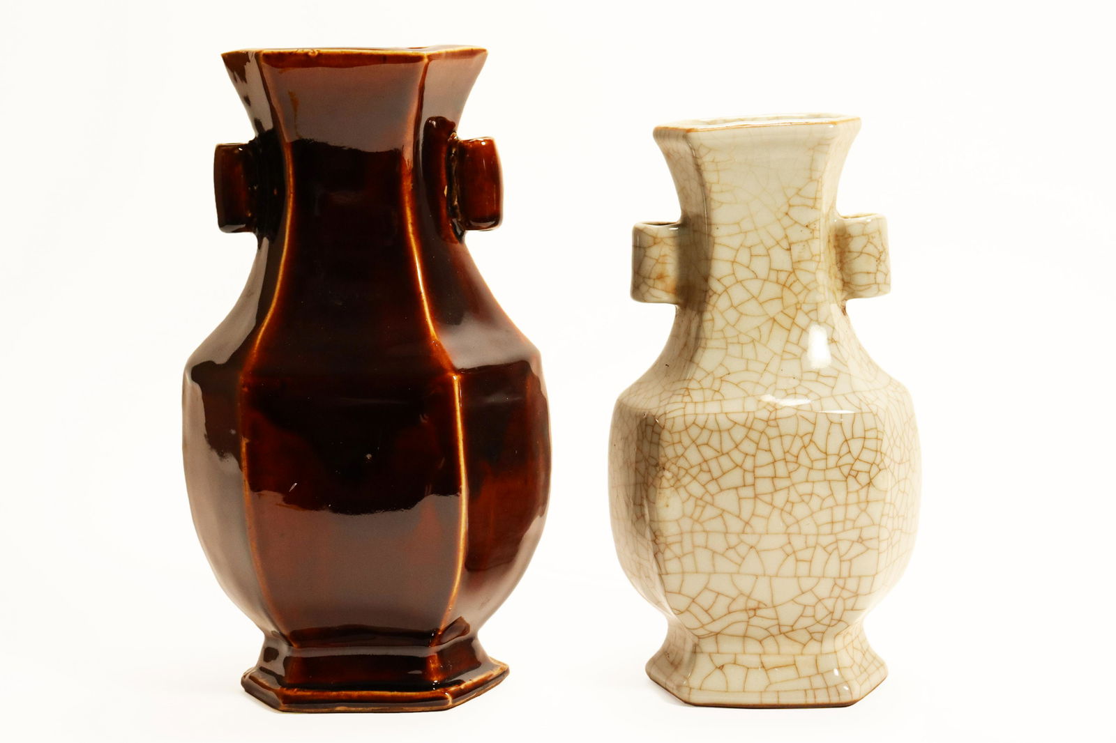 2 pcs Chinese handled vase (1 of 8)