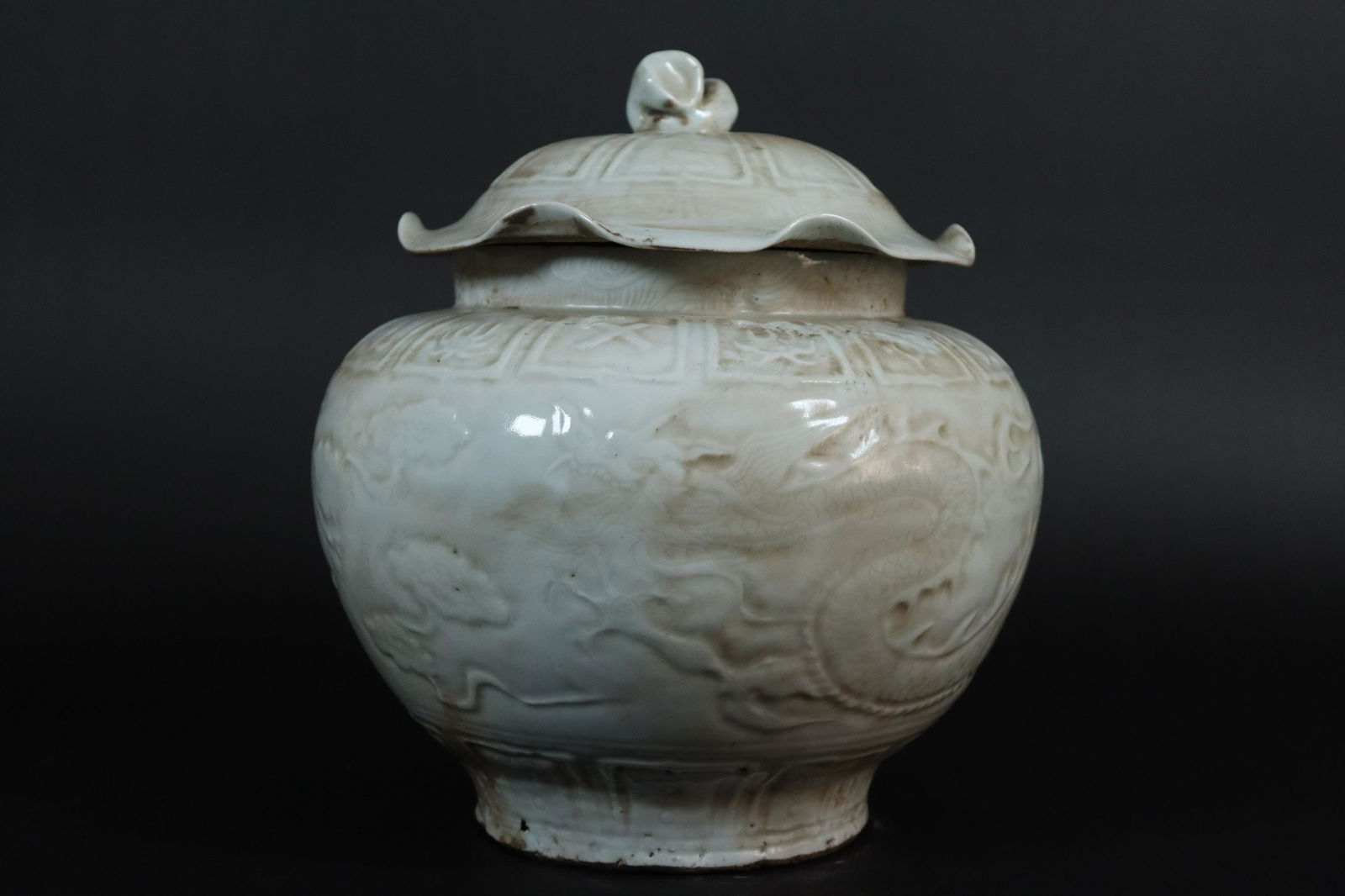 Chinese fine lidded jar (1 of 7)