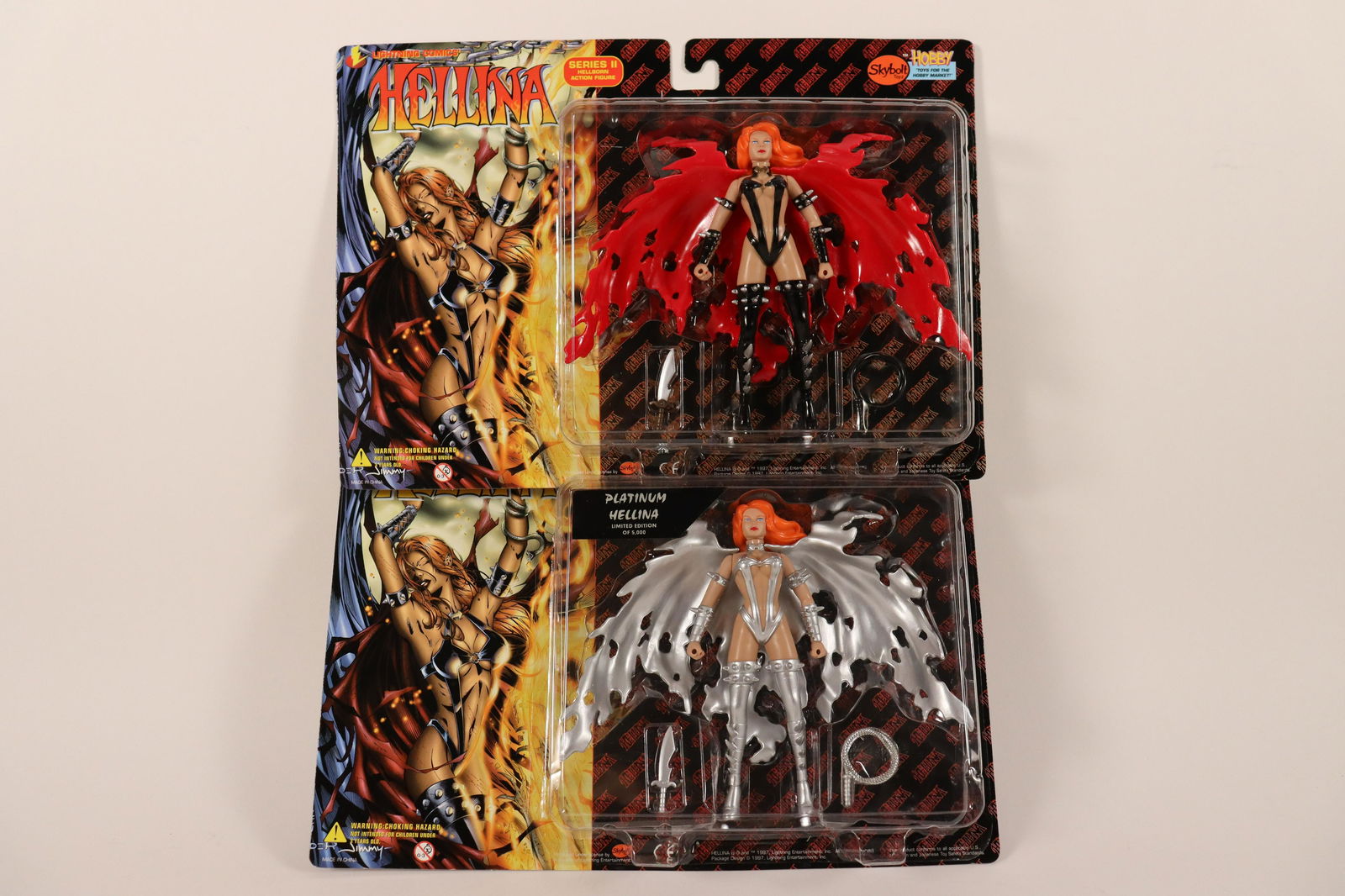 2 pcs Hellina action figures (1 of 7)