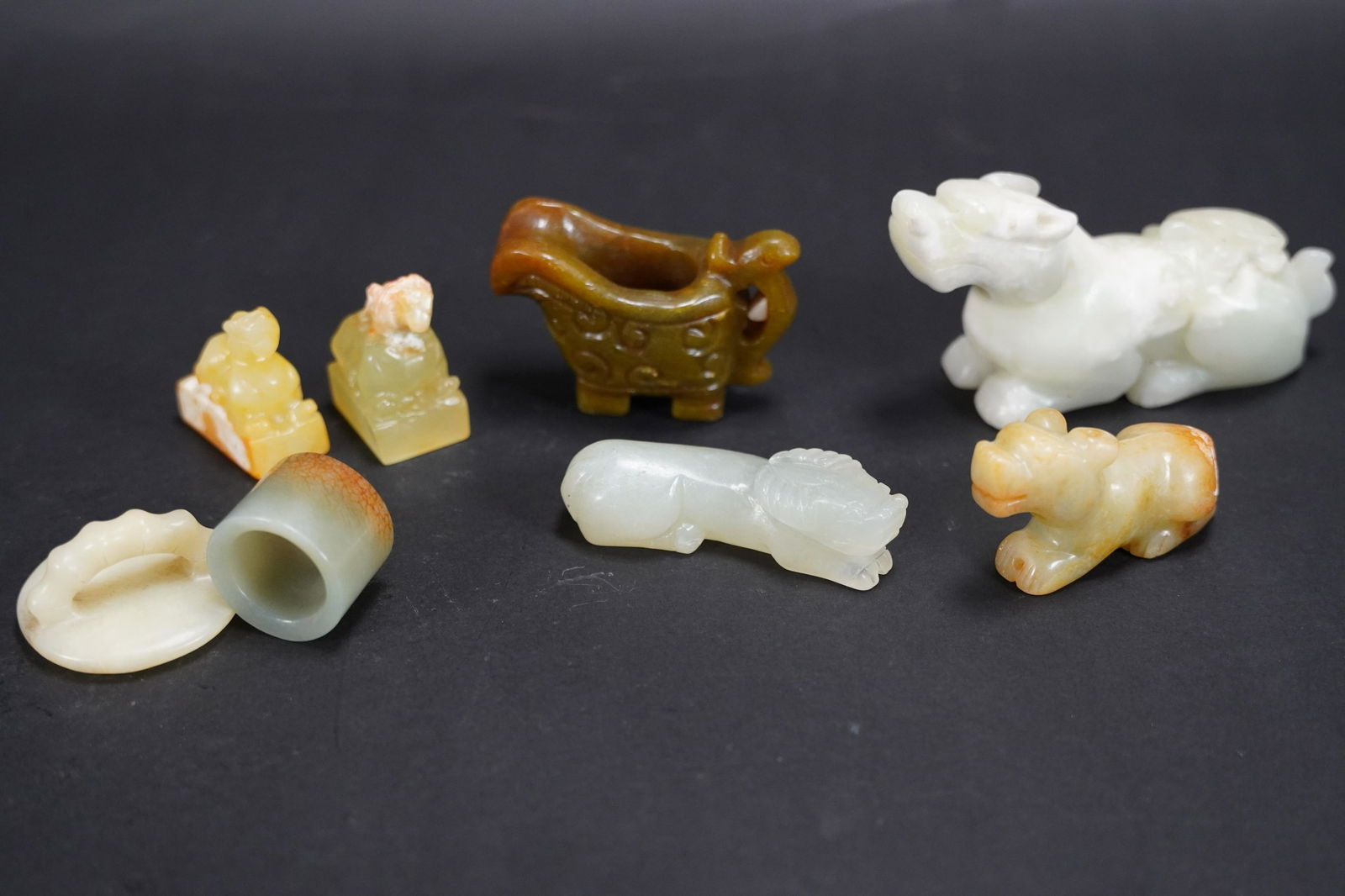 8 pcs Chinese jade items (1 of 7)
