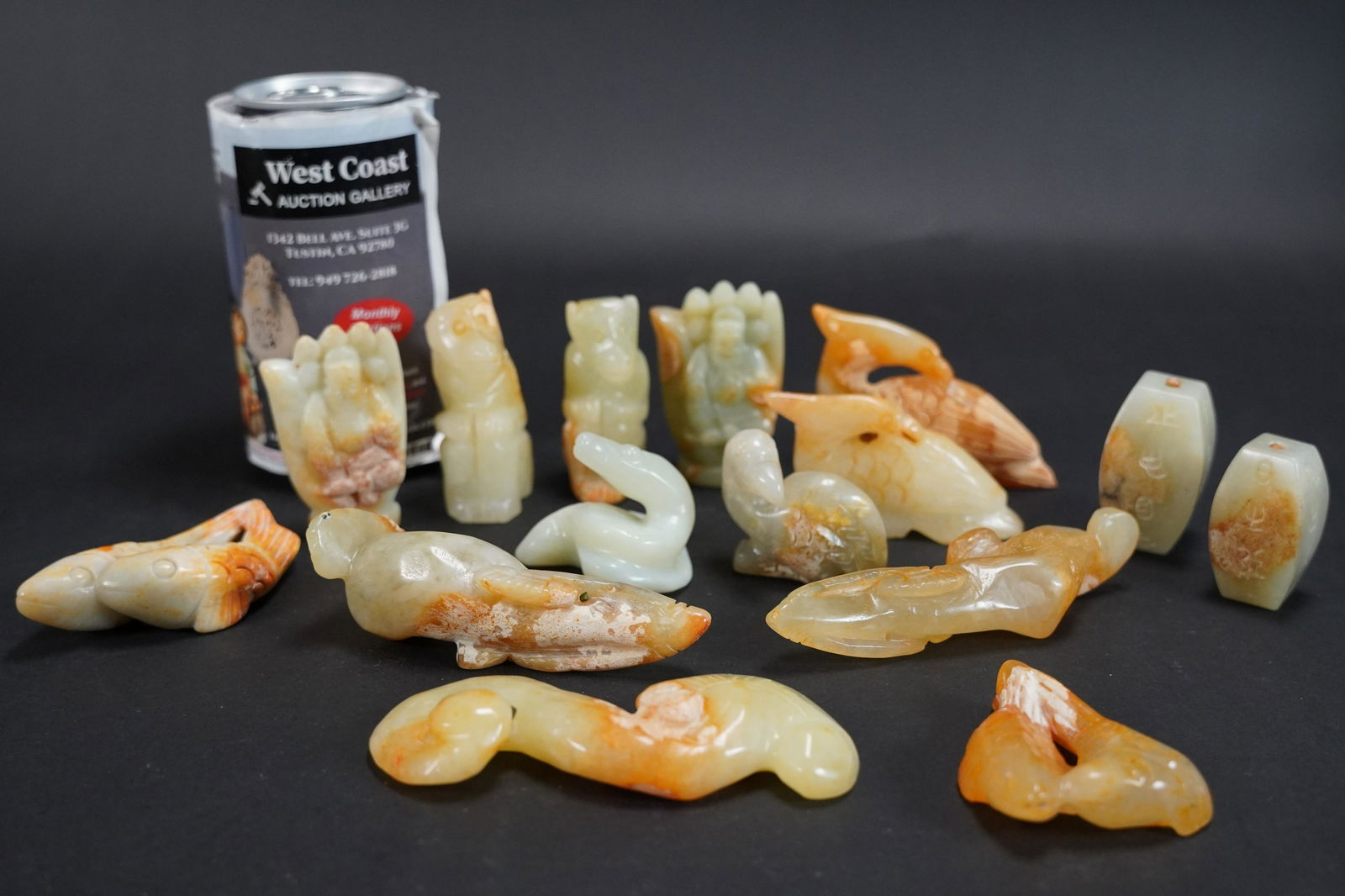 Lots of Chinese jade items (1 of 6)