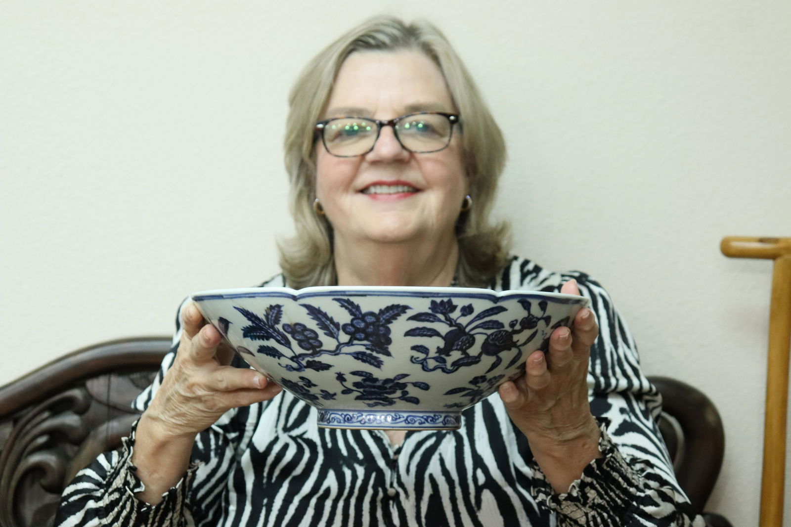 Chinese large b/w fine bowl (1 of 7)