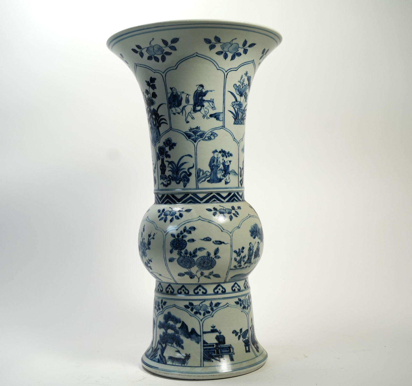 Chinese tall b/w fine vase (1 of 7)