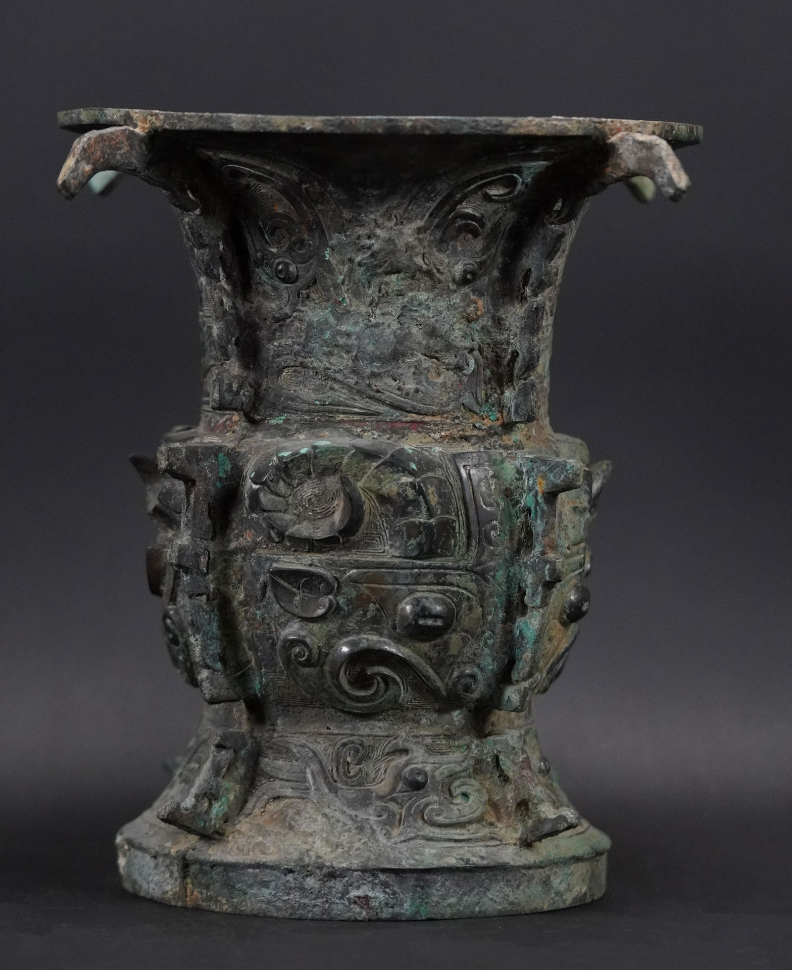 Chinese bronze heavy vessel (1 of 7)