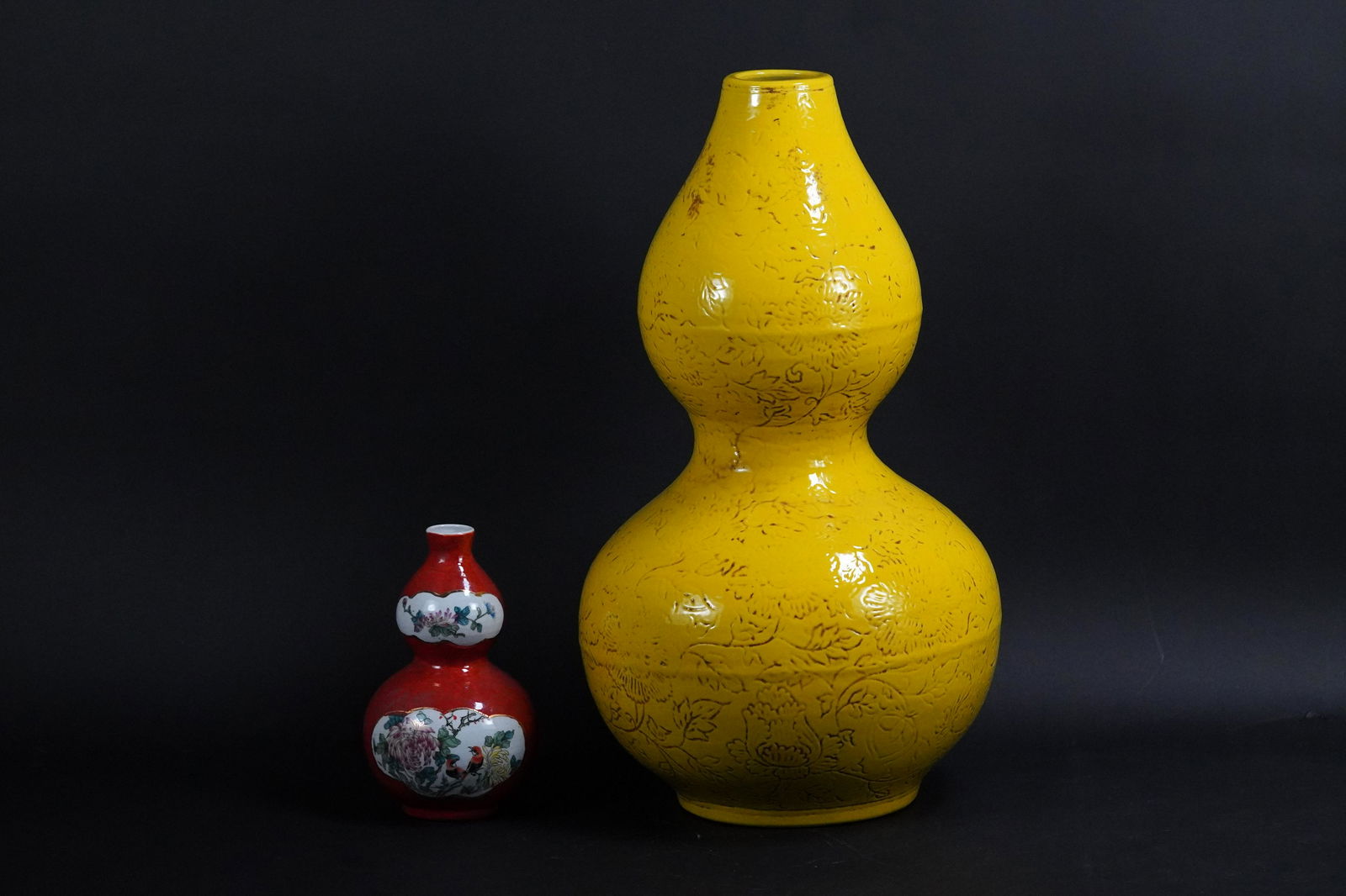 2 pcs Chinese gourd vase (1 of 6)