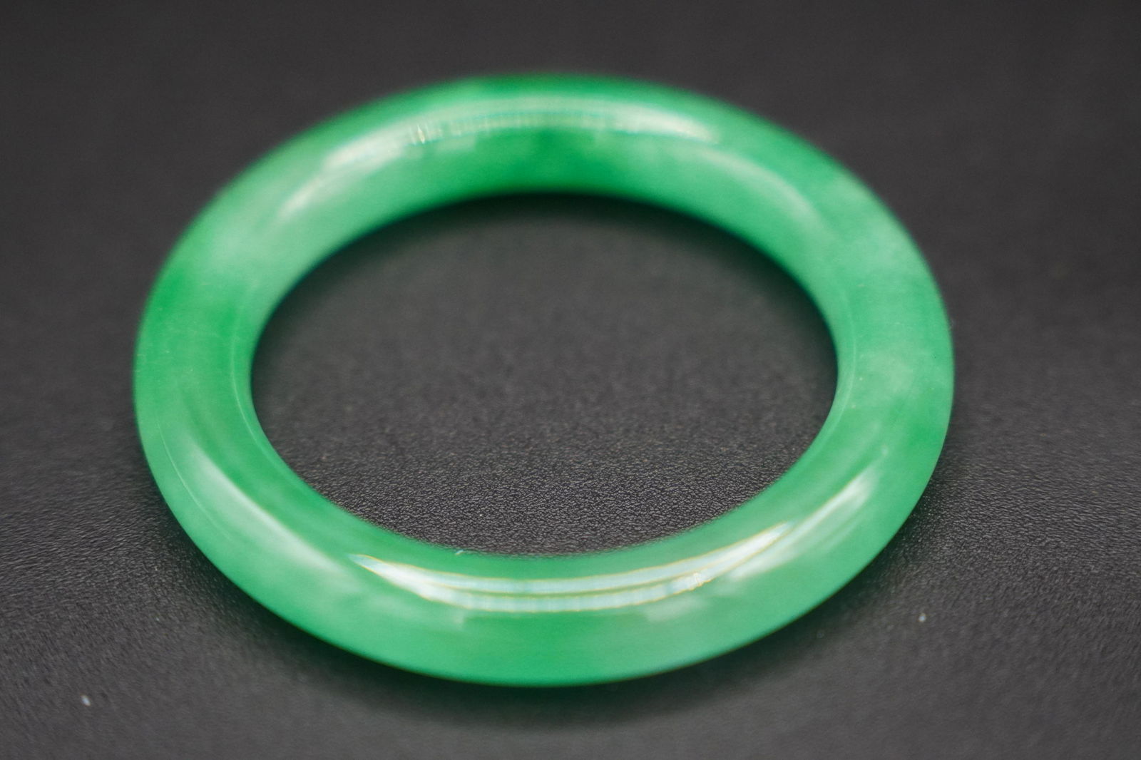 Chinese apple green bangle (1 of 6)