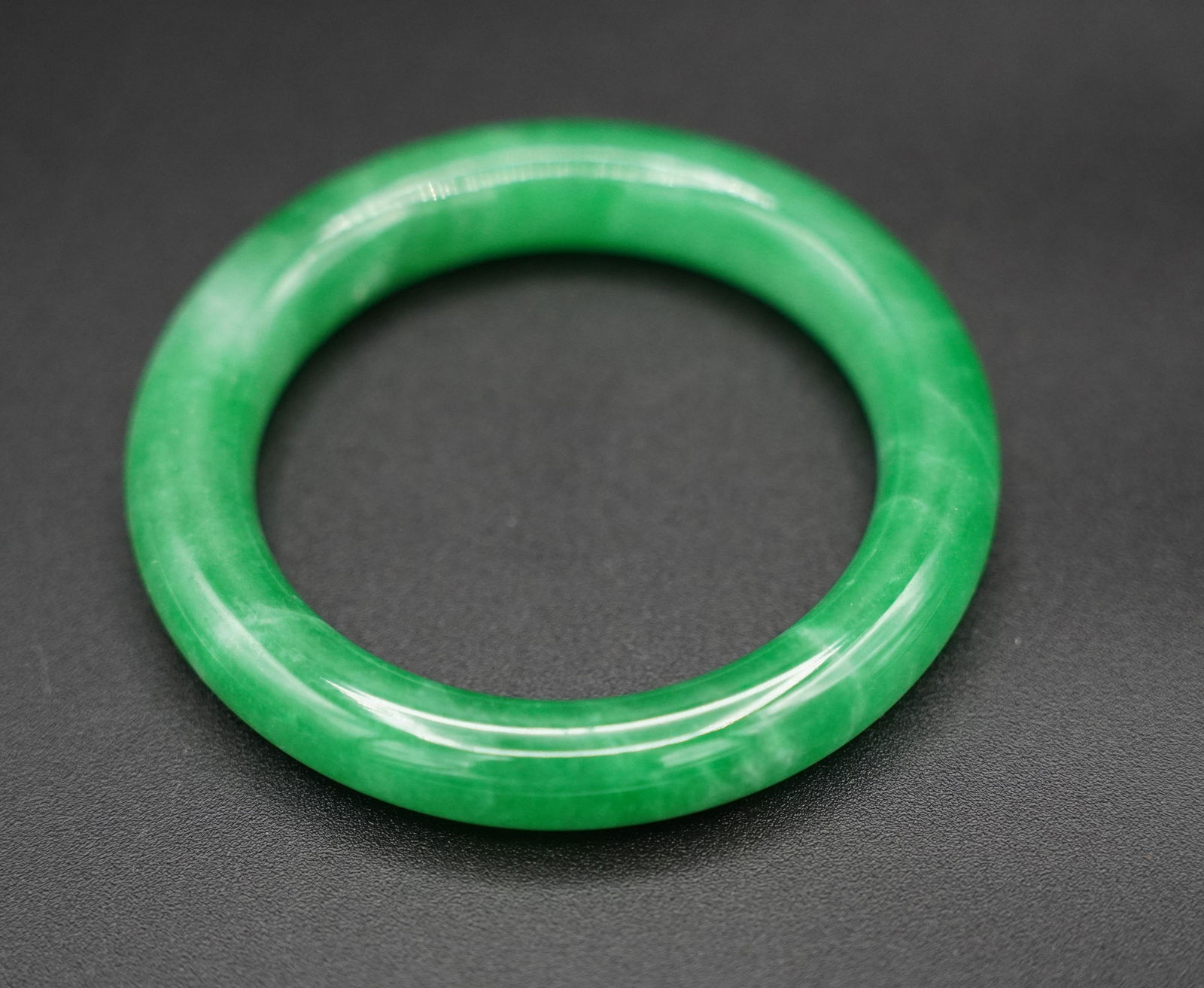 Chinese apple green bangle (1 of 5)
