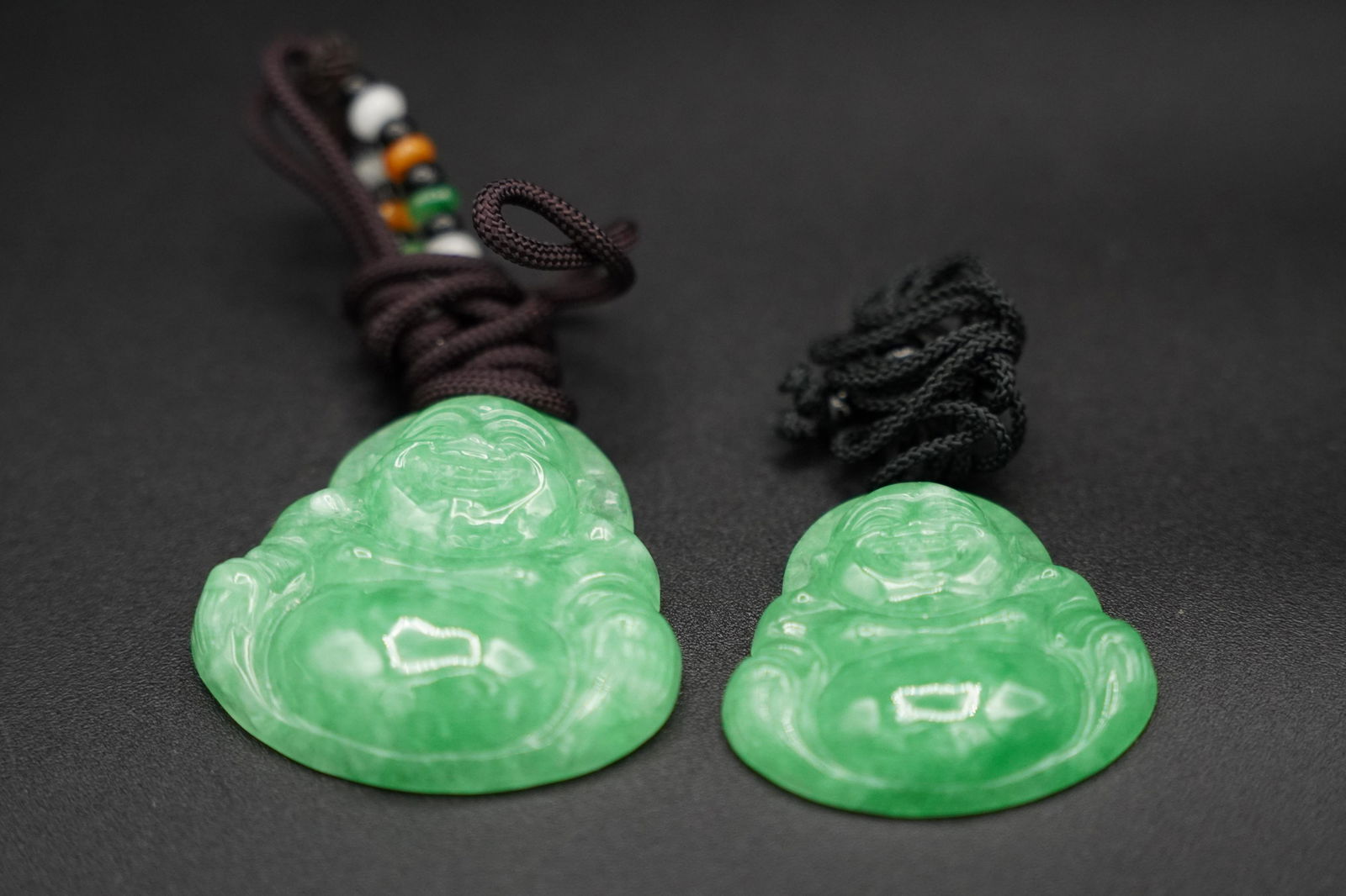 2 pcs Chinese jadeite pendants (1 of 9)