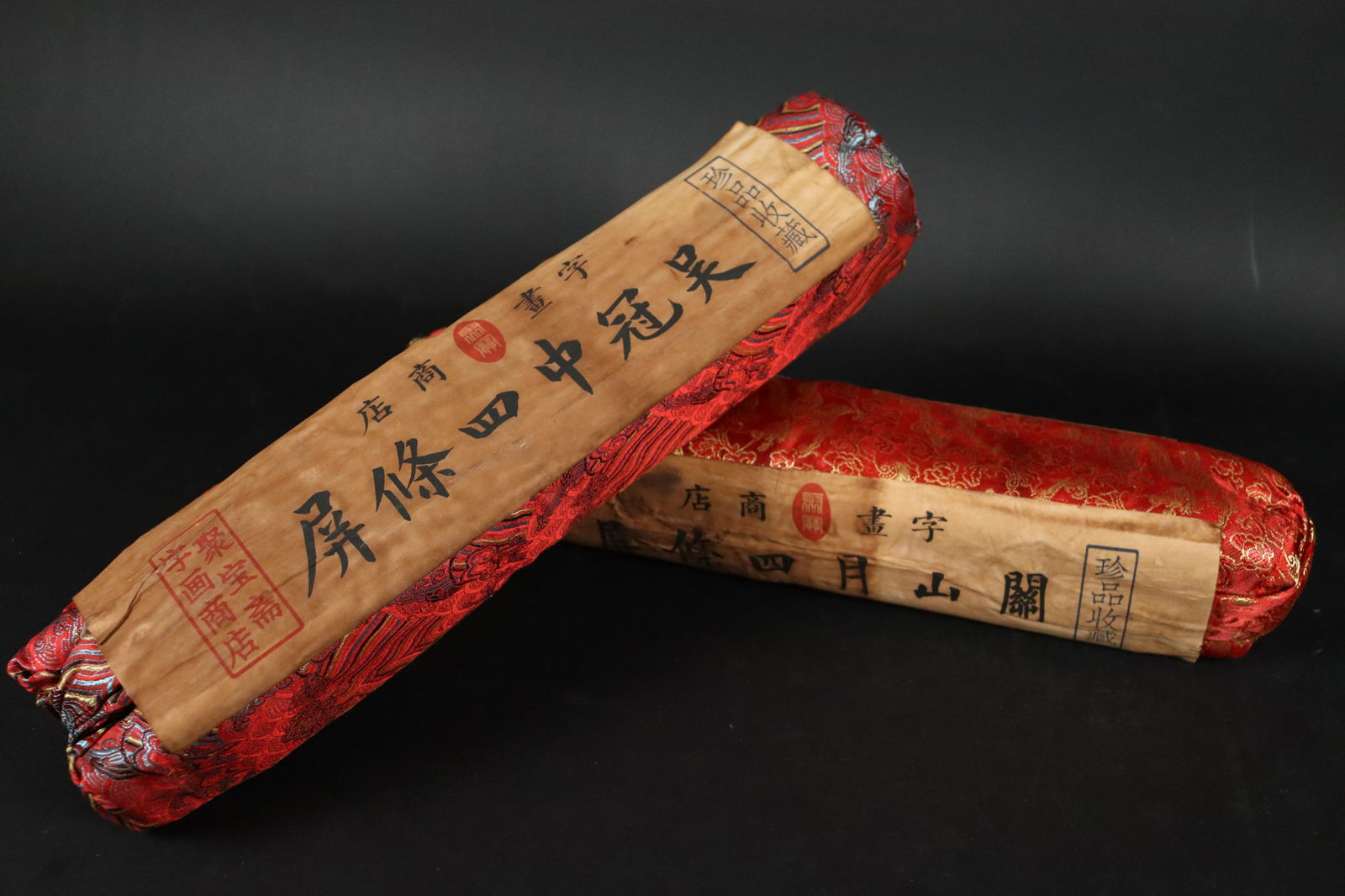 Lots of Chinese scrolls (1 of 7)