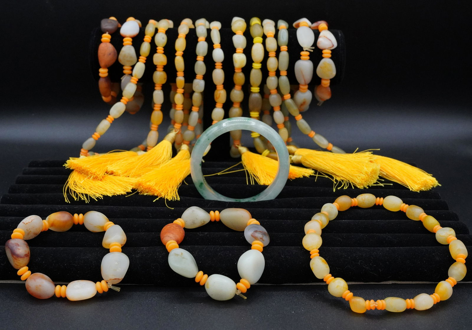 Lots of Chinese jade items (1 of 8)