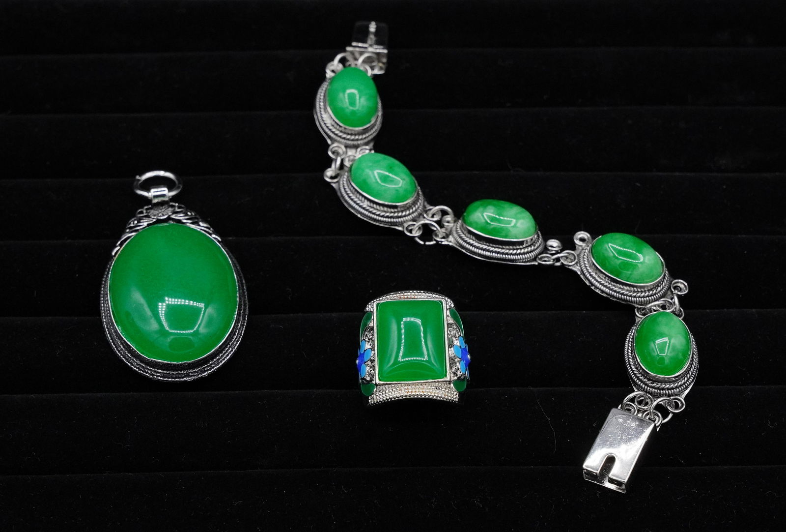 3 pcs Chinese jade like items (1 of 6)