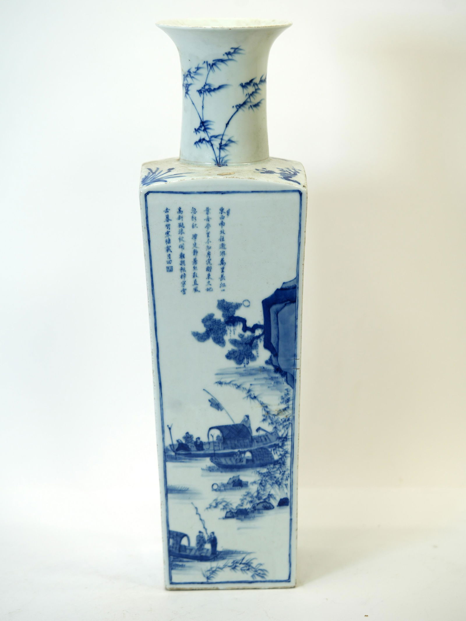 Chinese tall b/w fine vase (1 of 7)