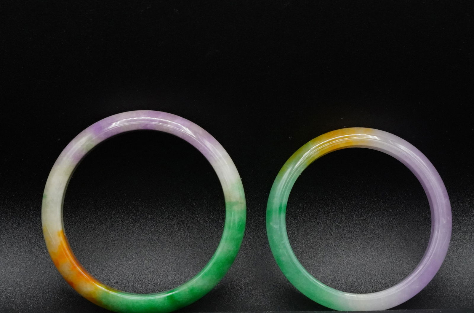 2 pcs Chinese jadeite fine bangle (1 of 6)