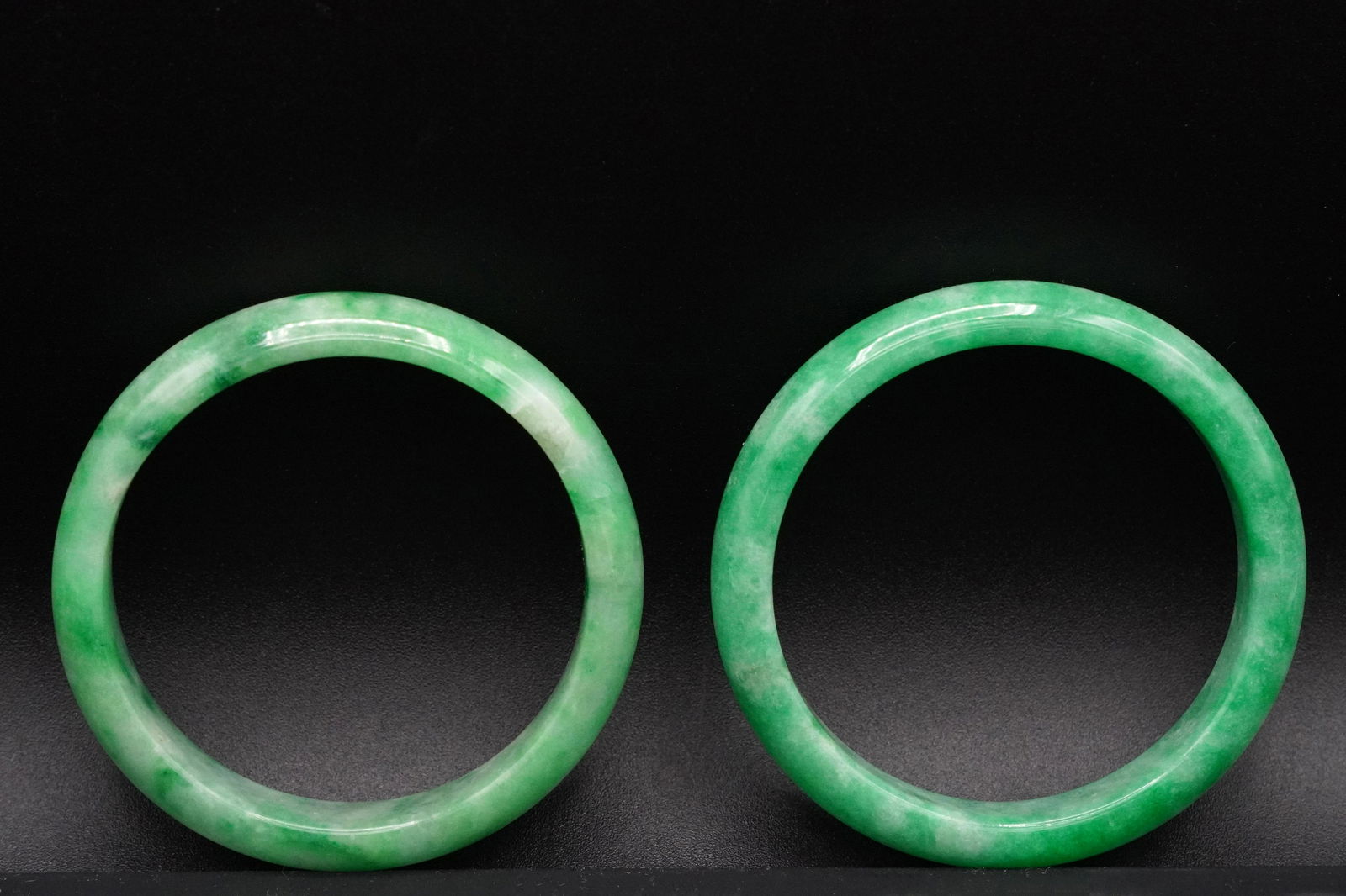 2 pcs Chinese jadeite fine bangle (1 of 6)