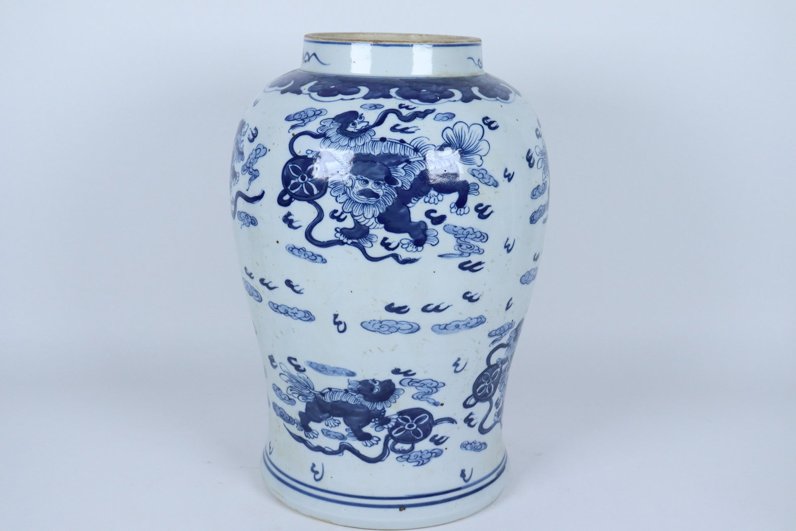 Chinese large b/w jar (1 of 7)