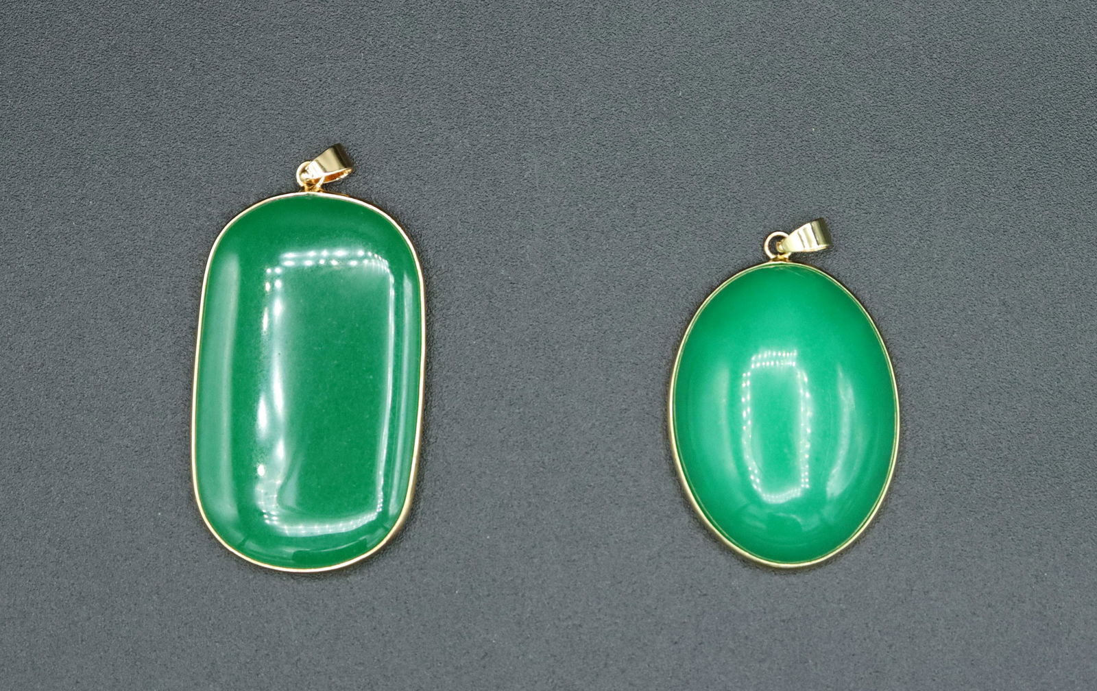 2 pcs Chinese fine jadeite (1 of 4)