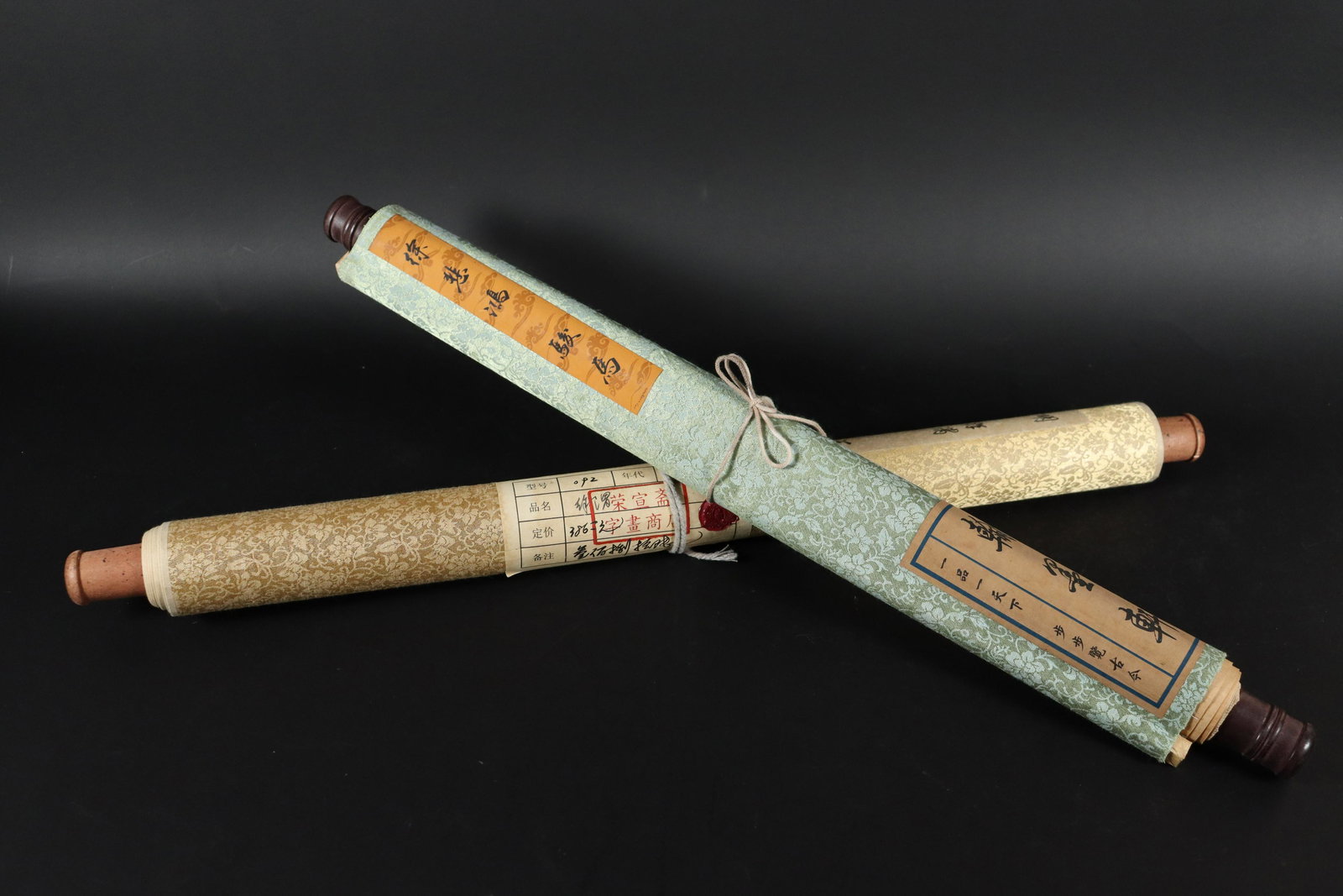 2 pcs Chinese fine scrolls (1 of 7)