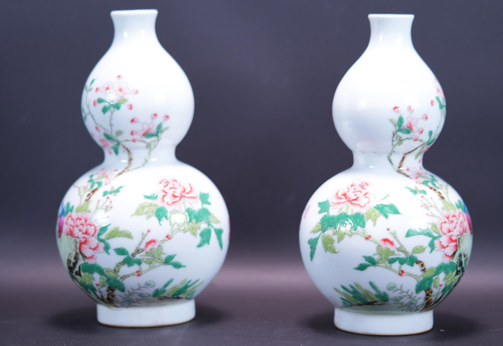 2 pcs Chinese gourd vase (1 of 7)