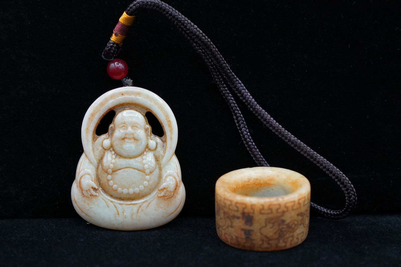 2 pcs Chinese jade items (1 of 6)